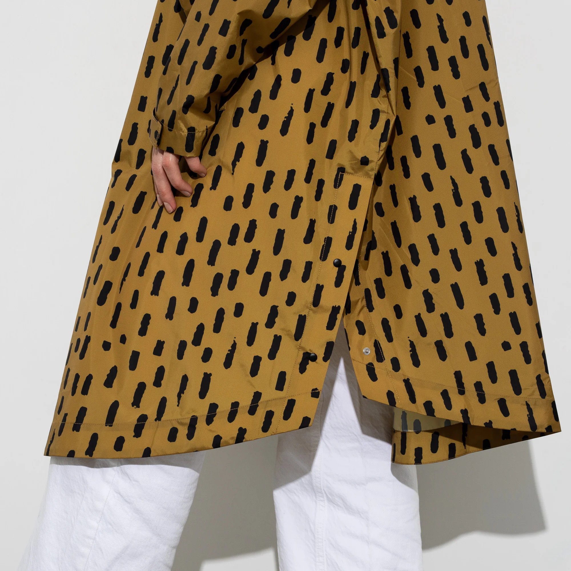 Raincoat drops mustard/black - Image 12