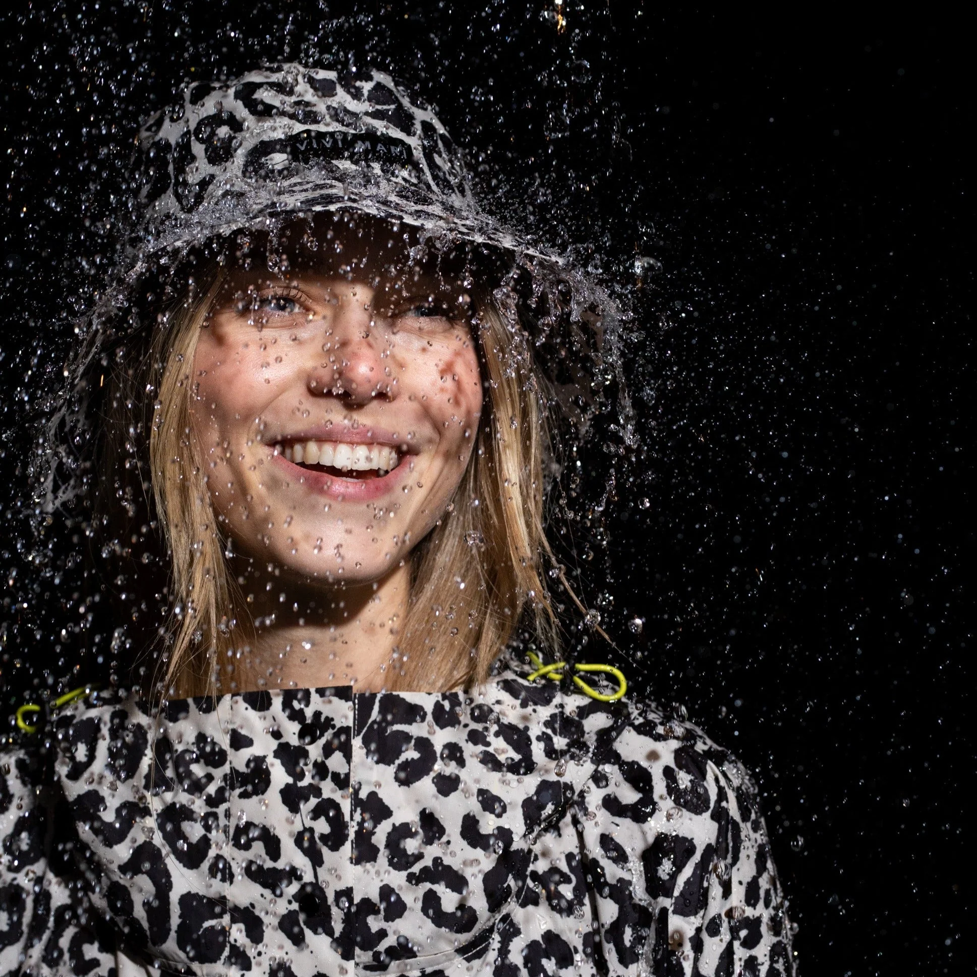 Raincoat leo splashes black/sand - Image 17