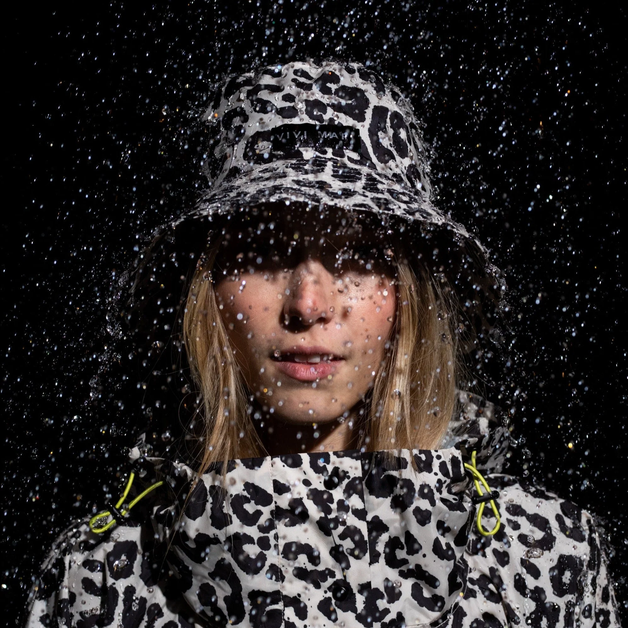 Raincoat leo splashes black/sand - Image 3