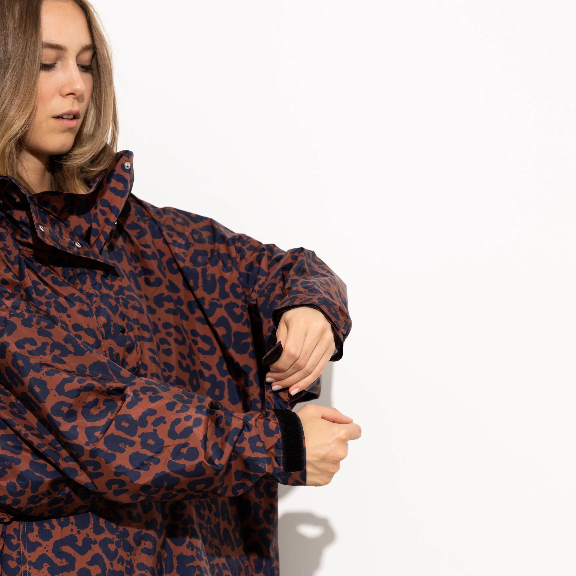 Raincoat leo splashes navy/rust - Image 10