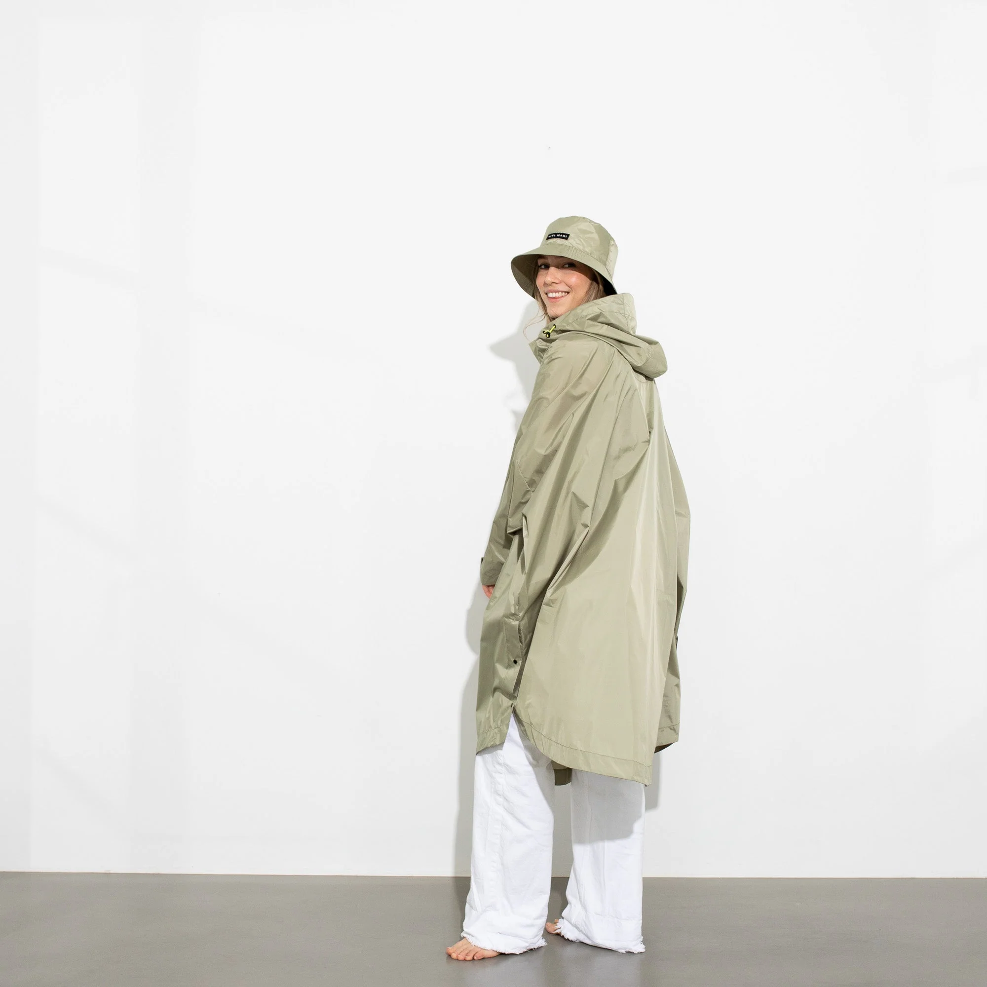 Raincoat solid pale olive - Image 9