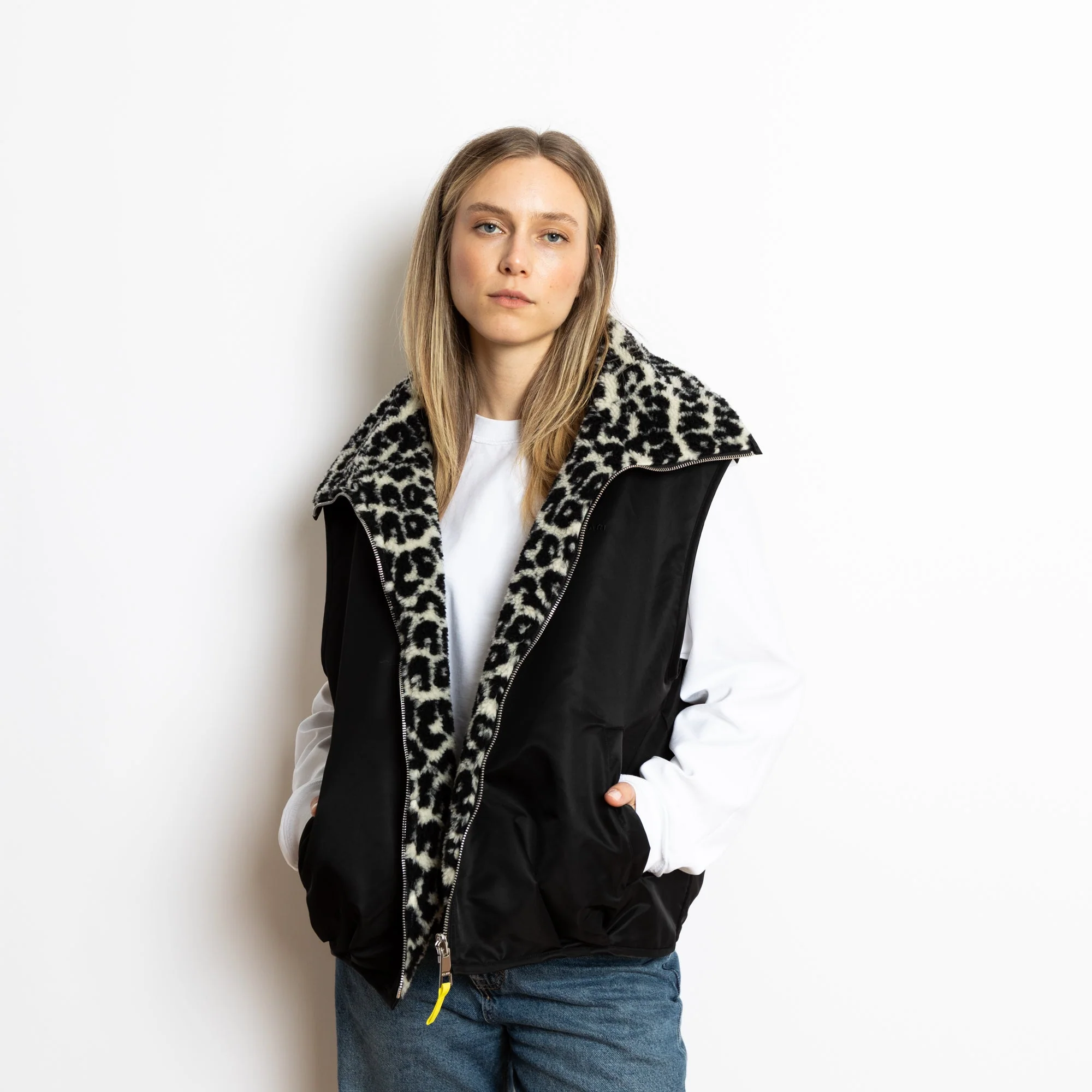 Reversible Bomber Vest - black/leo black-sand - Image 10