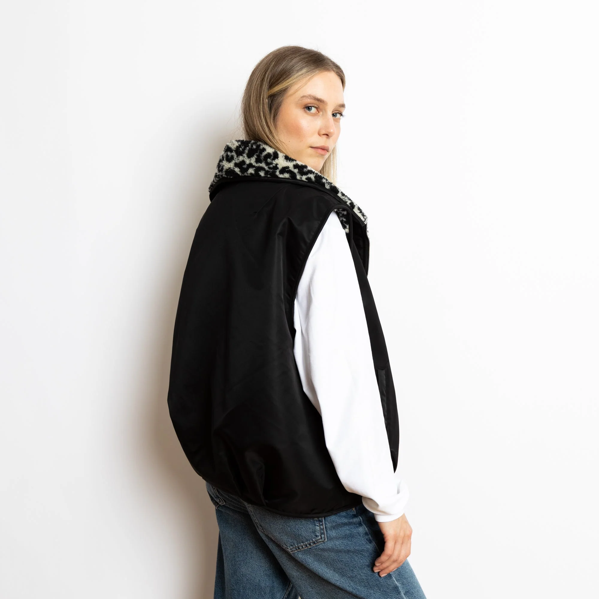 Reversible Bomber Vest - black/leo black-sand - Image 11