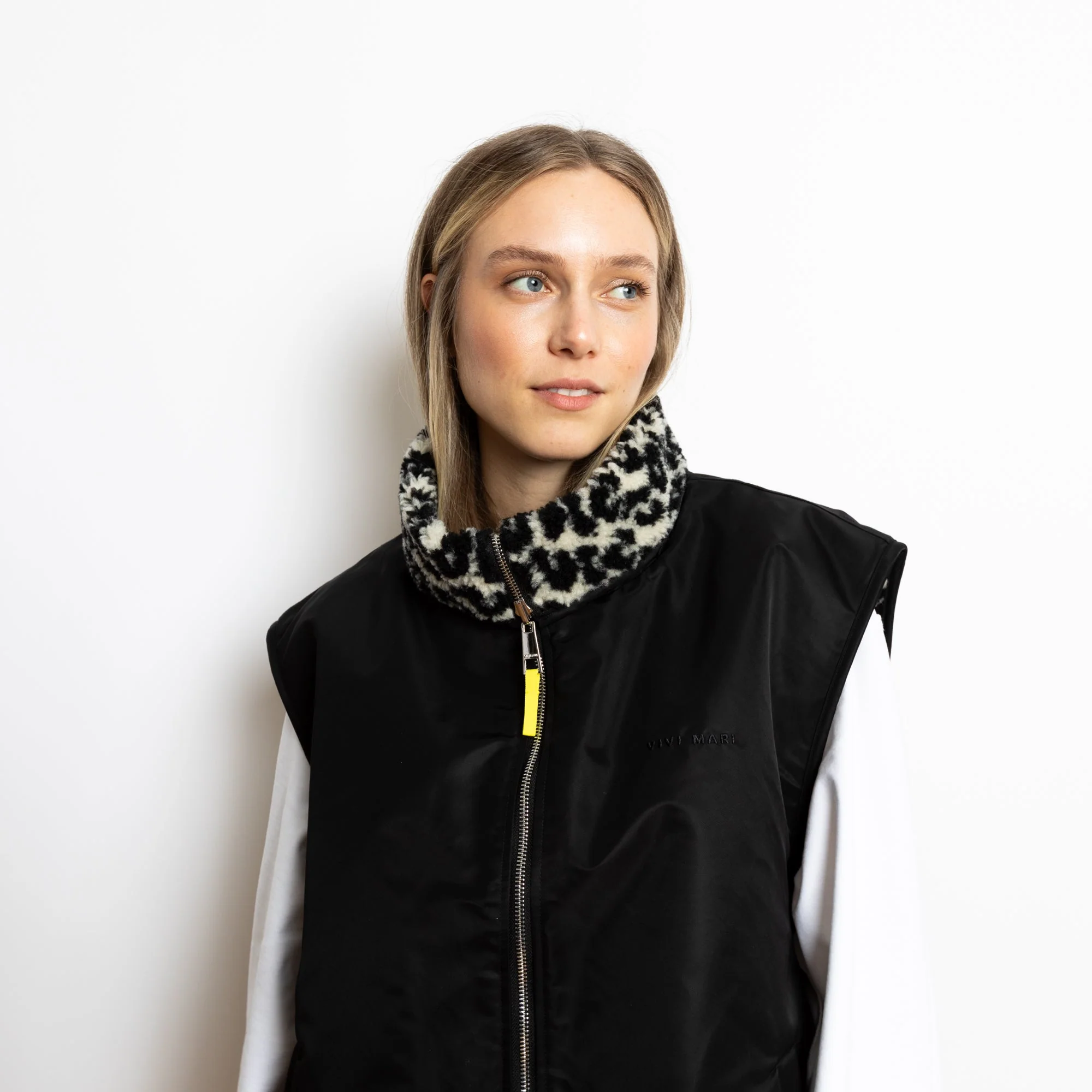 Reversible Bomber Vest - black/leo black-sand - Image 15