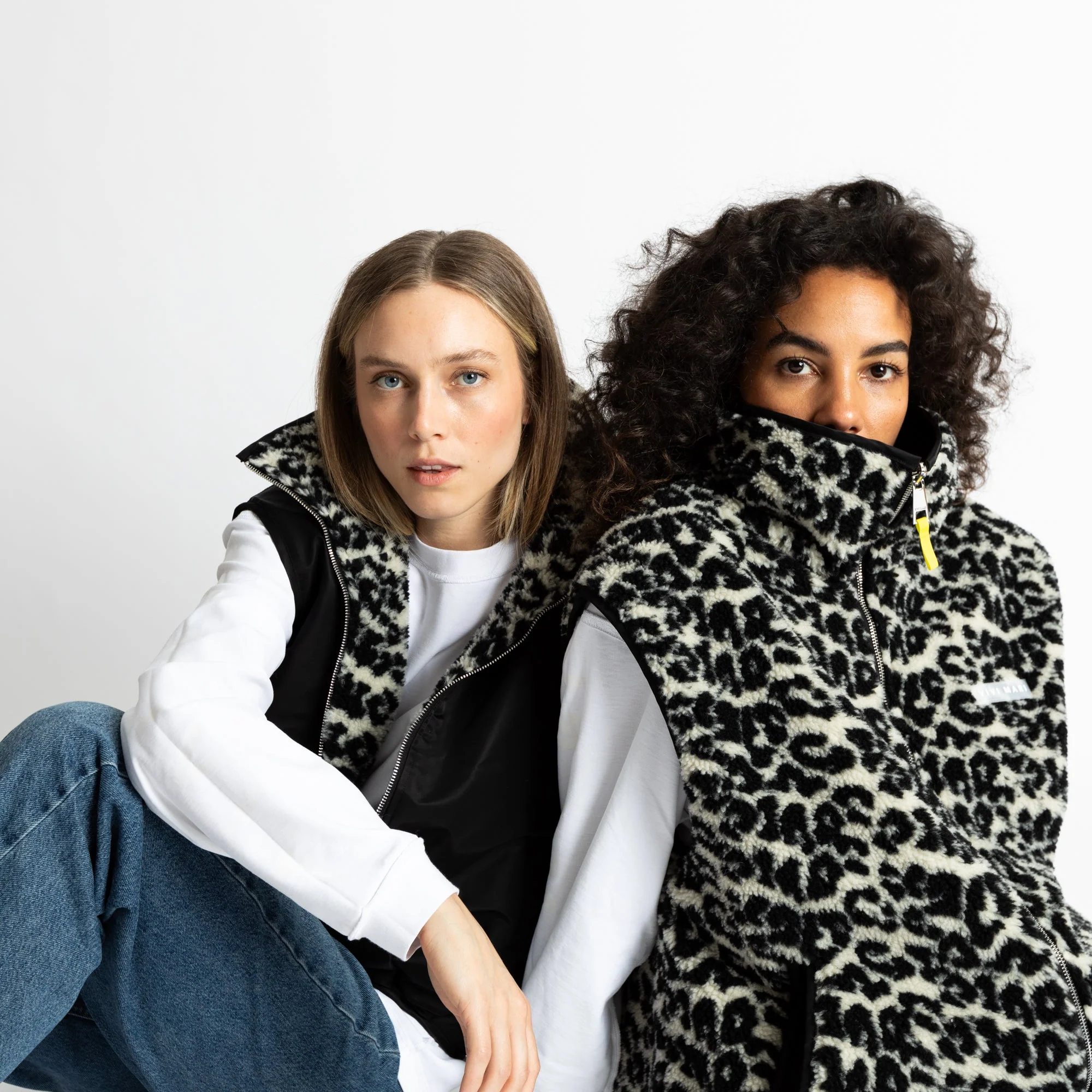 Reversible Bomber Vest - black/leo black-sand - Image 16