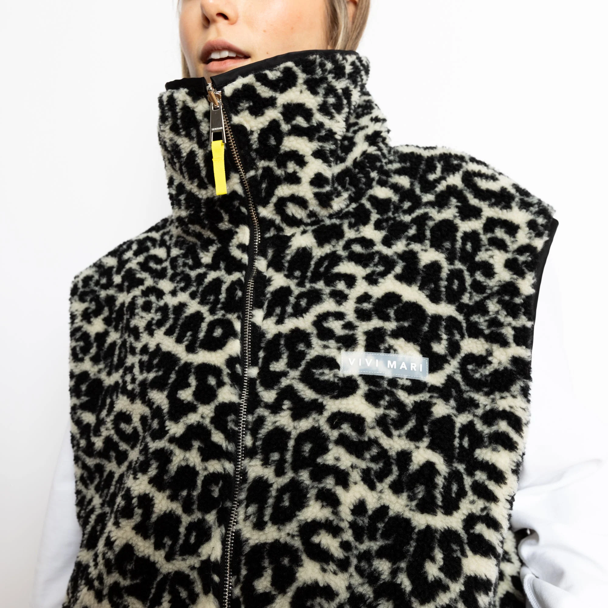 Reversible Bomber Vest - black/leo black-sand - Image 17