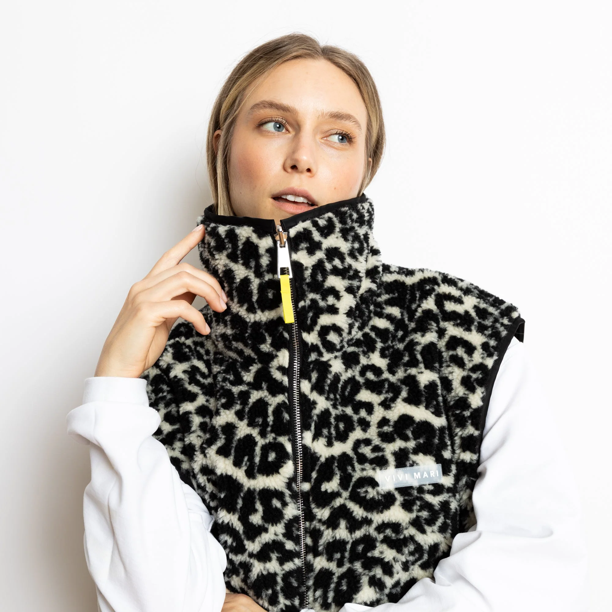 Reversible Bomber Vest - black/leo black-sand - Image 7