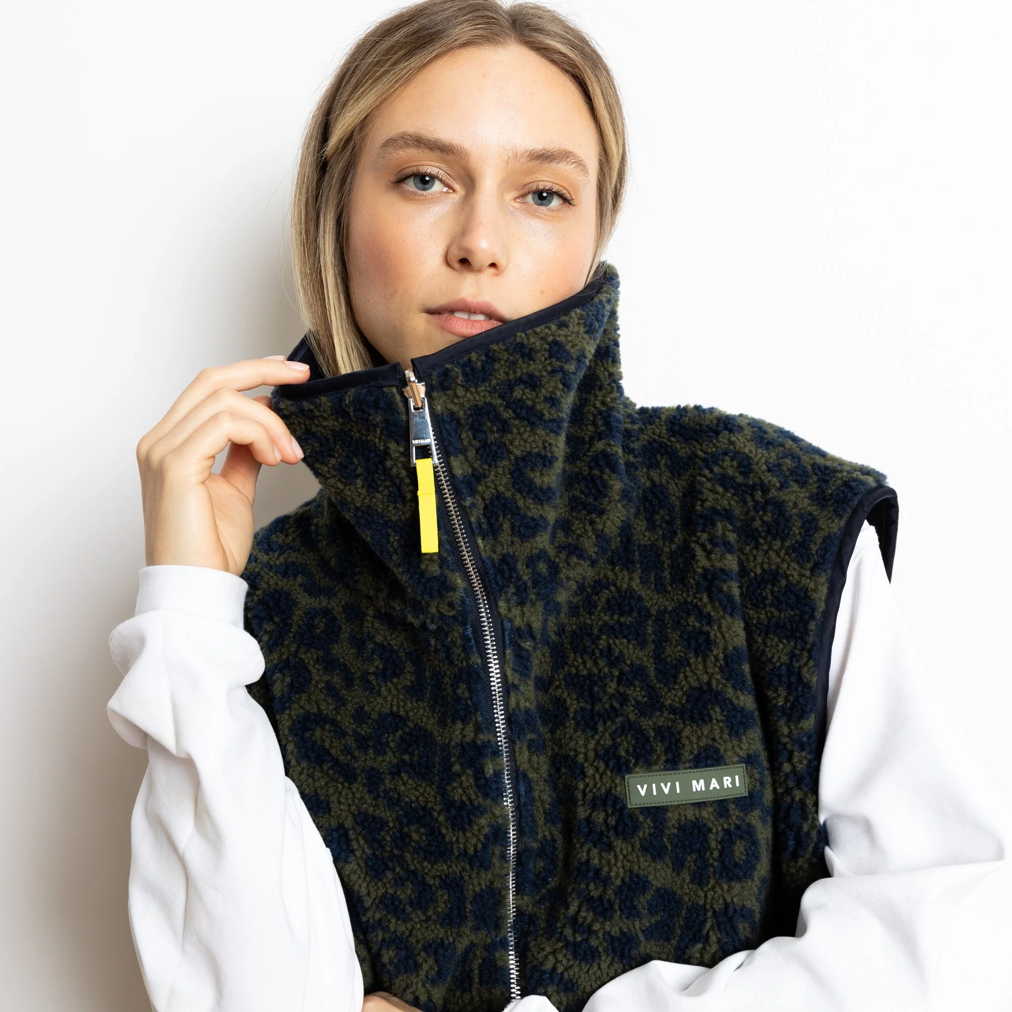 Reversible Bomber Vest - navy/leo navy-olive - Image 7