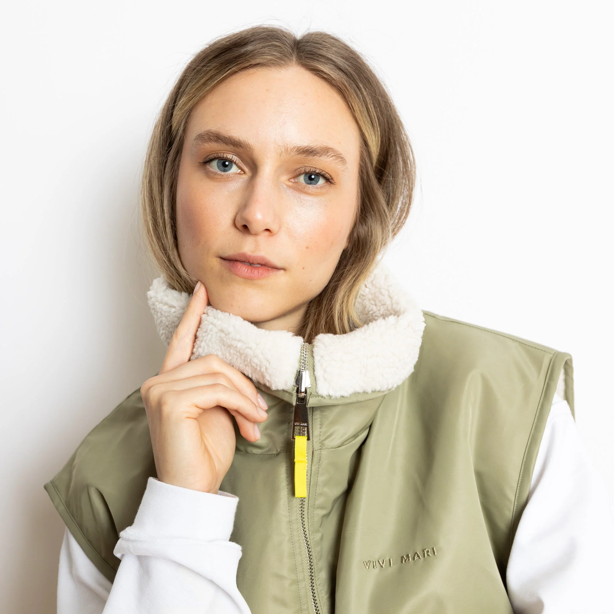 Reversible Bomber Vest - pale olive/sand - Image 16