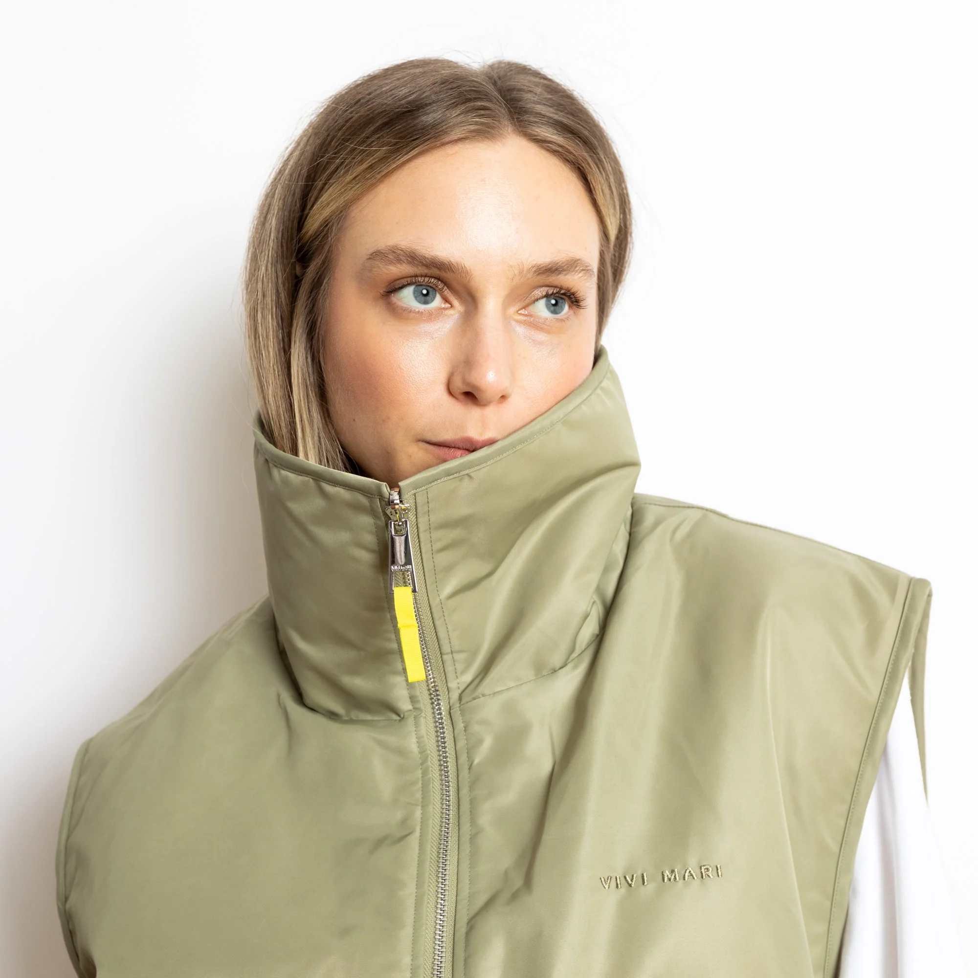 Reversible Bomber Vest - pale olive/sand - Image 8