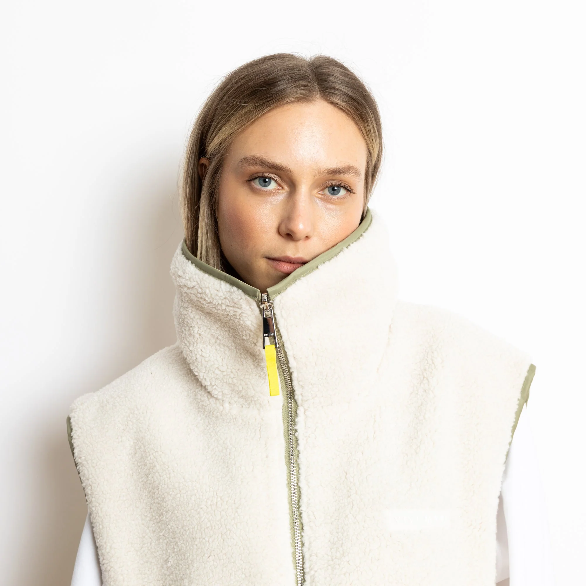 Reversible Bomber Vest - pale olive/sand - Image 9