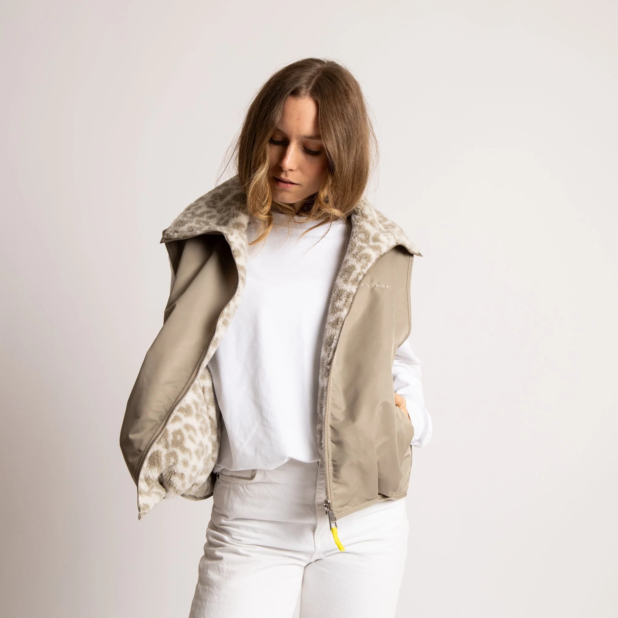 Reversible Bomber Vest - stone/leo sand-stone - Image 7