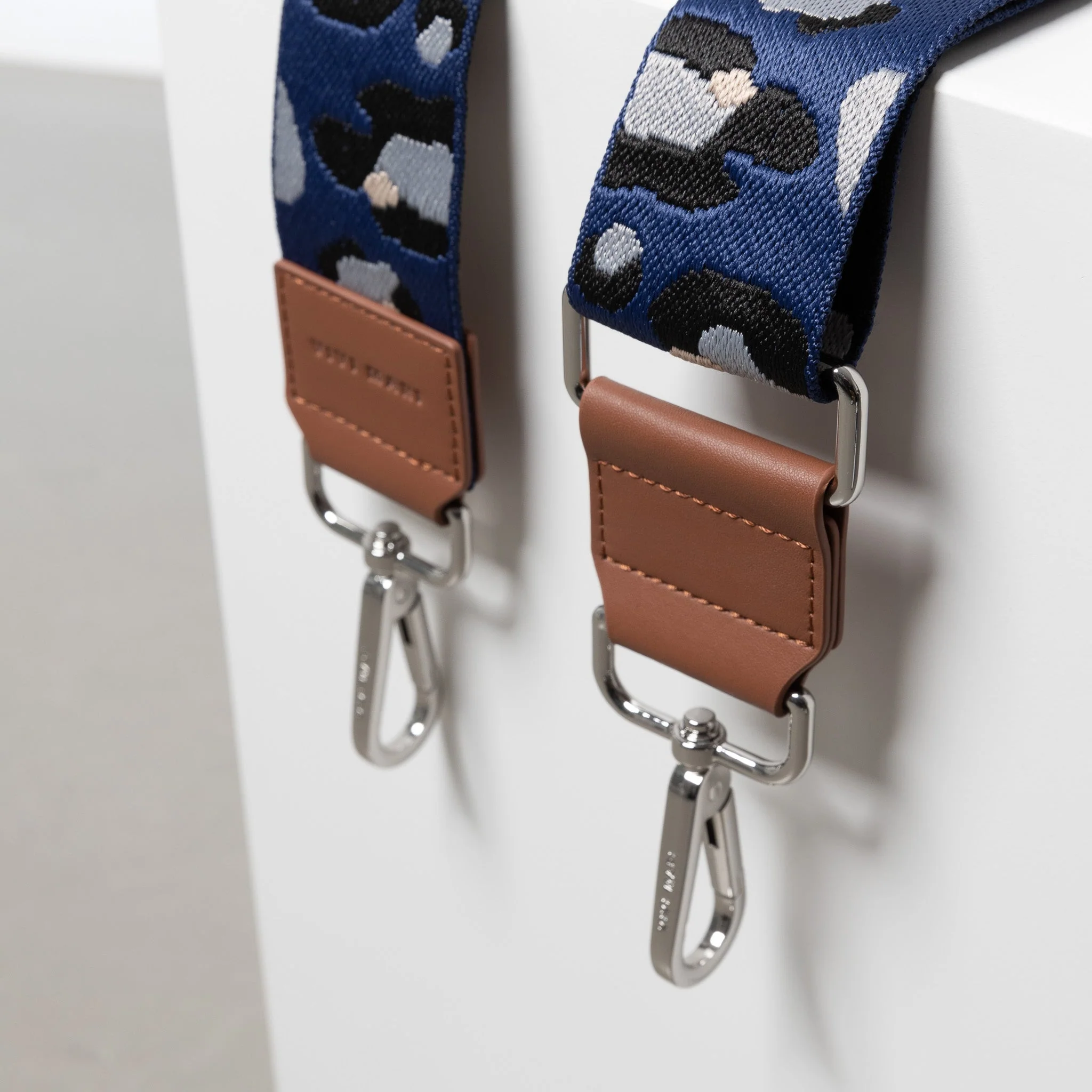 strap abstract leopard blue/black - tan - Image 5