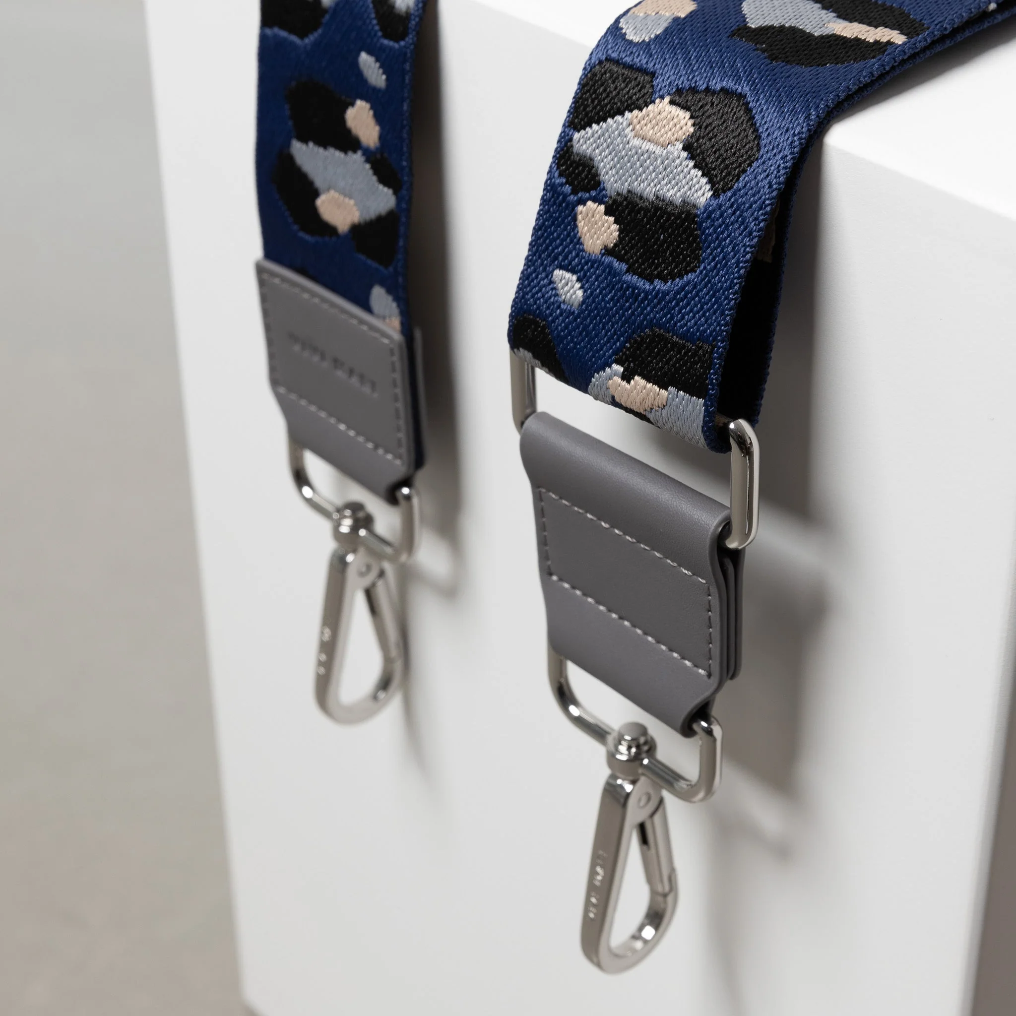 strap abstract leopard blue/black - taupe - Image 10