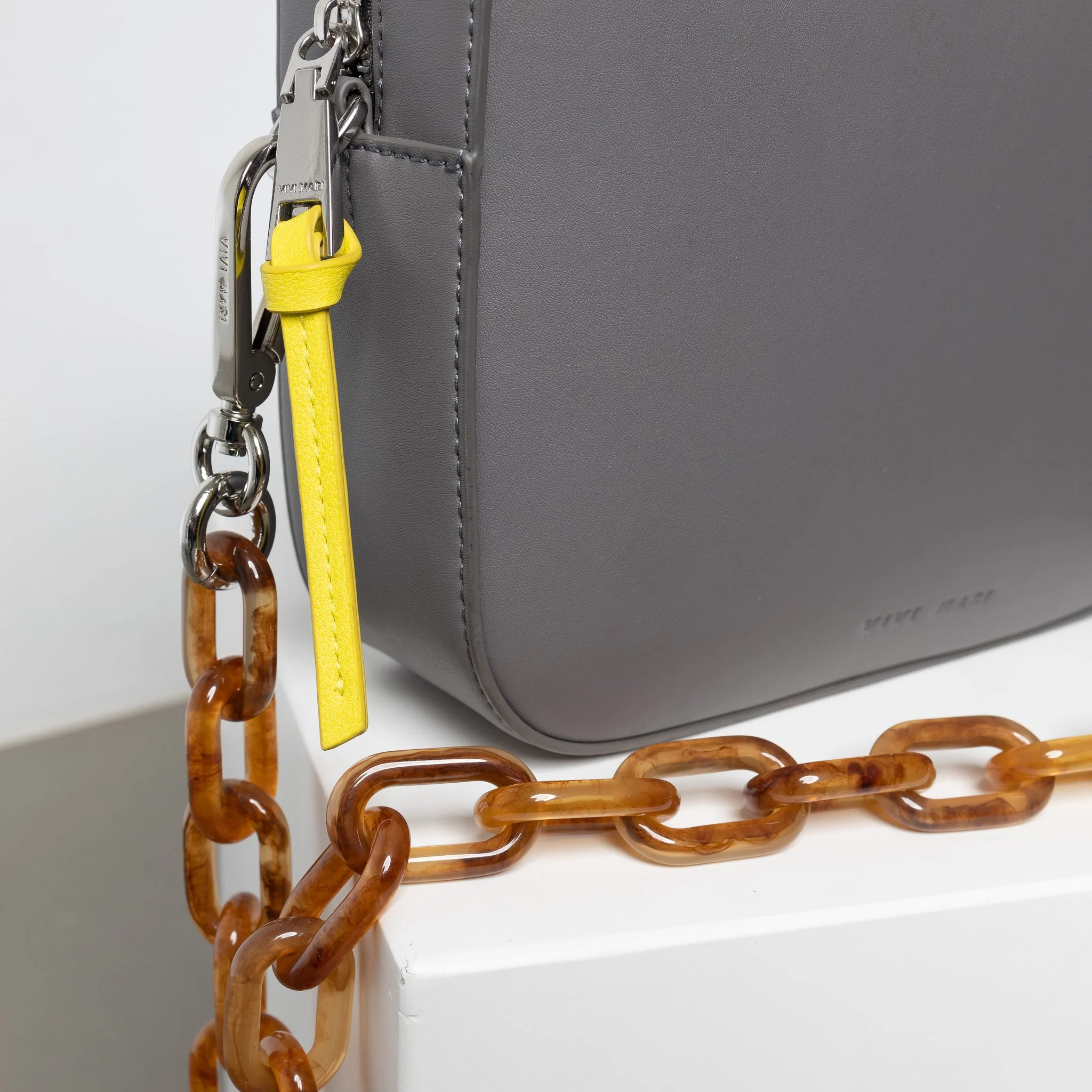 strap acrylic chain amber - long - Image 11