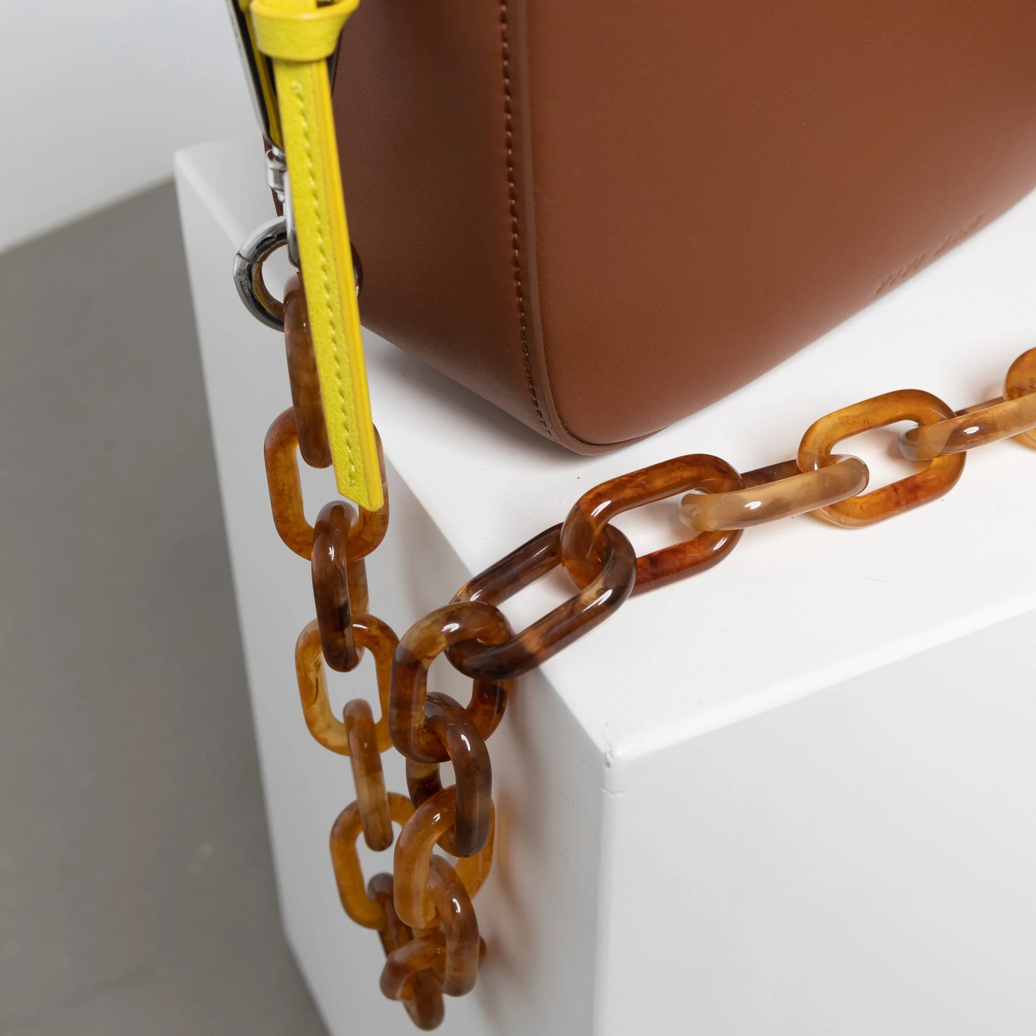 strap acrylic chain amber - short - Image 14