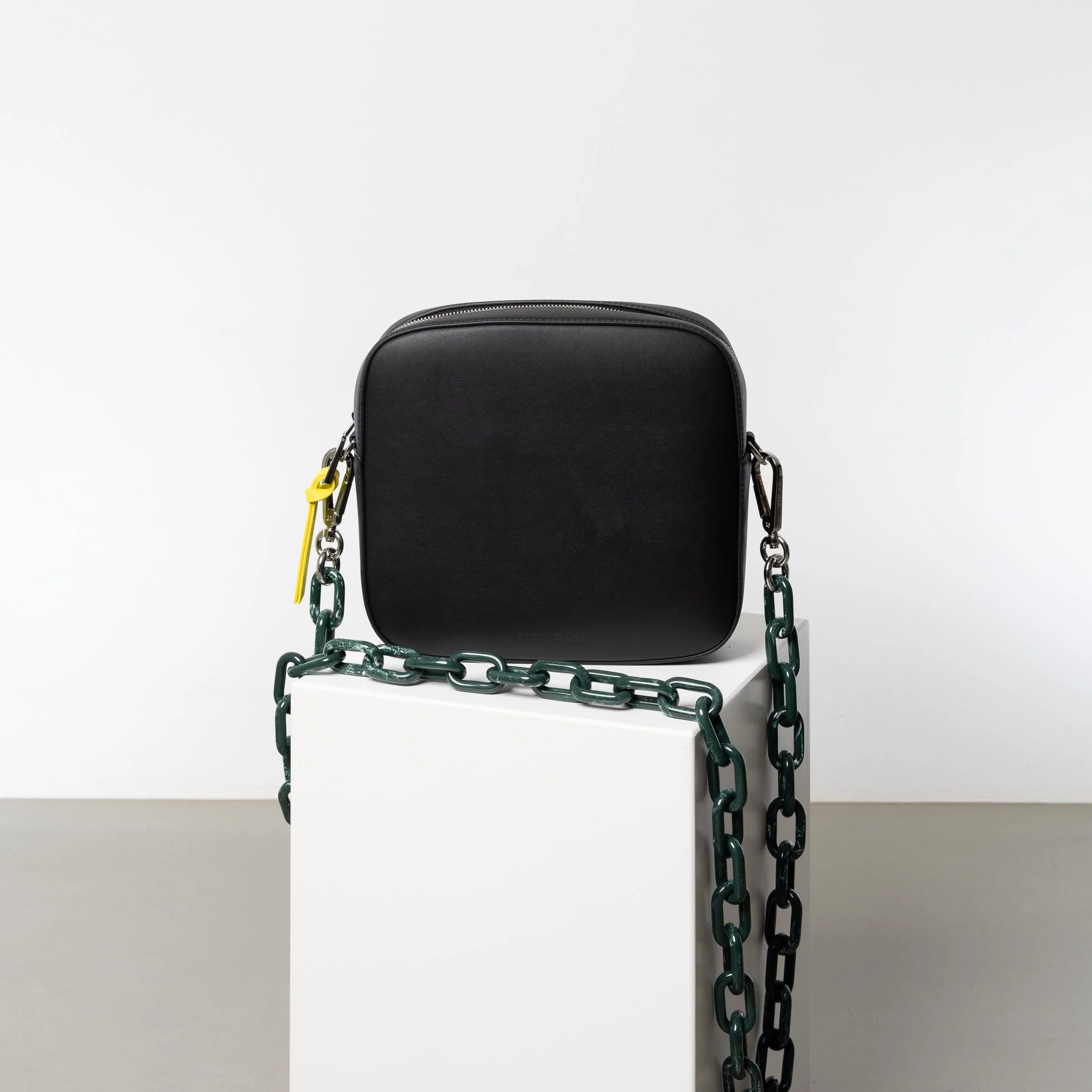 strap acrylic chain forest green - long - Image 10