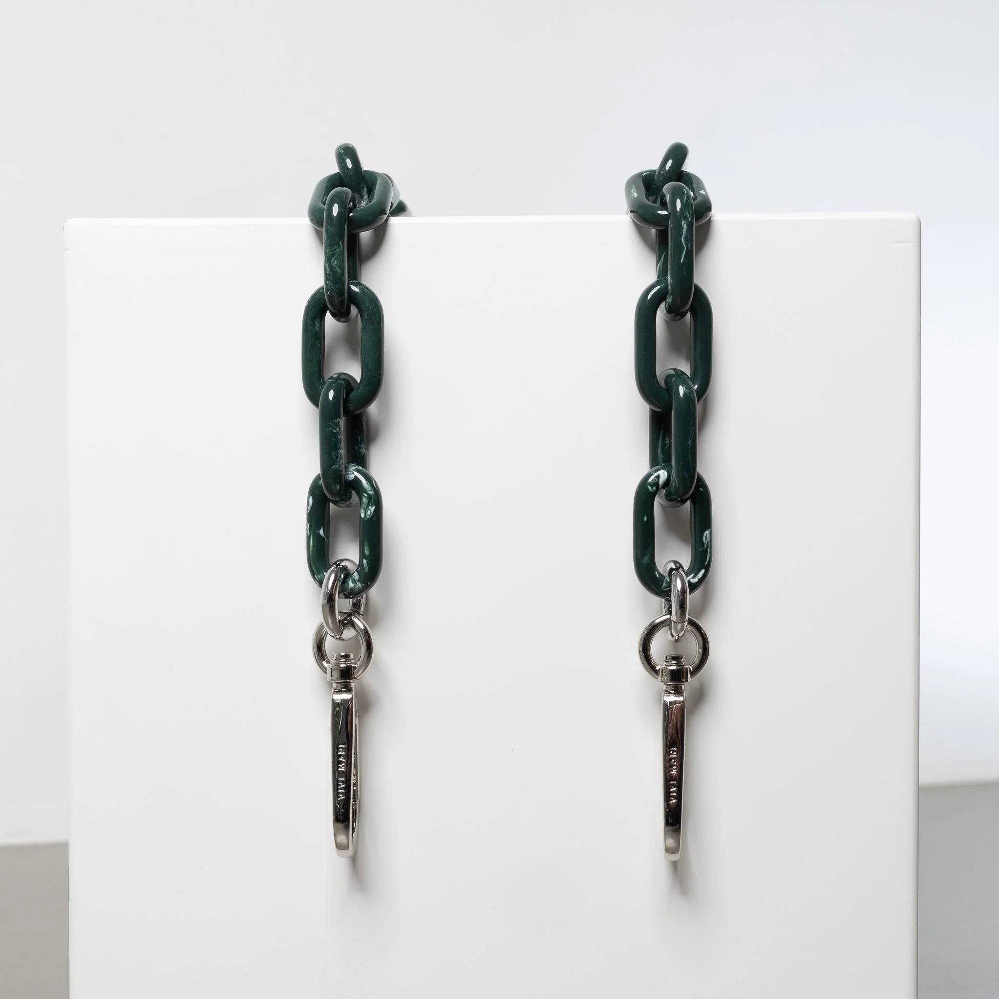 strap acrylic chain forest green - long - Image 5