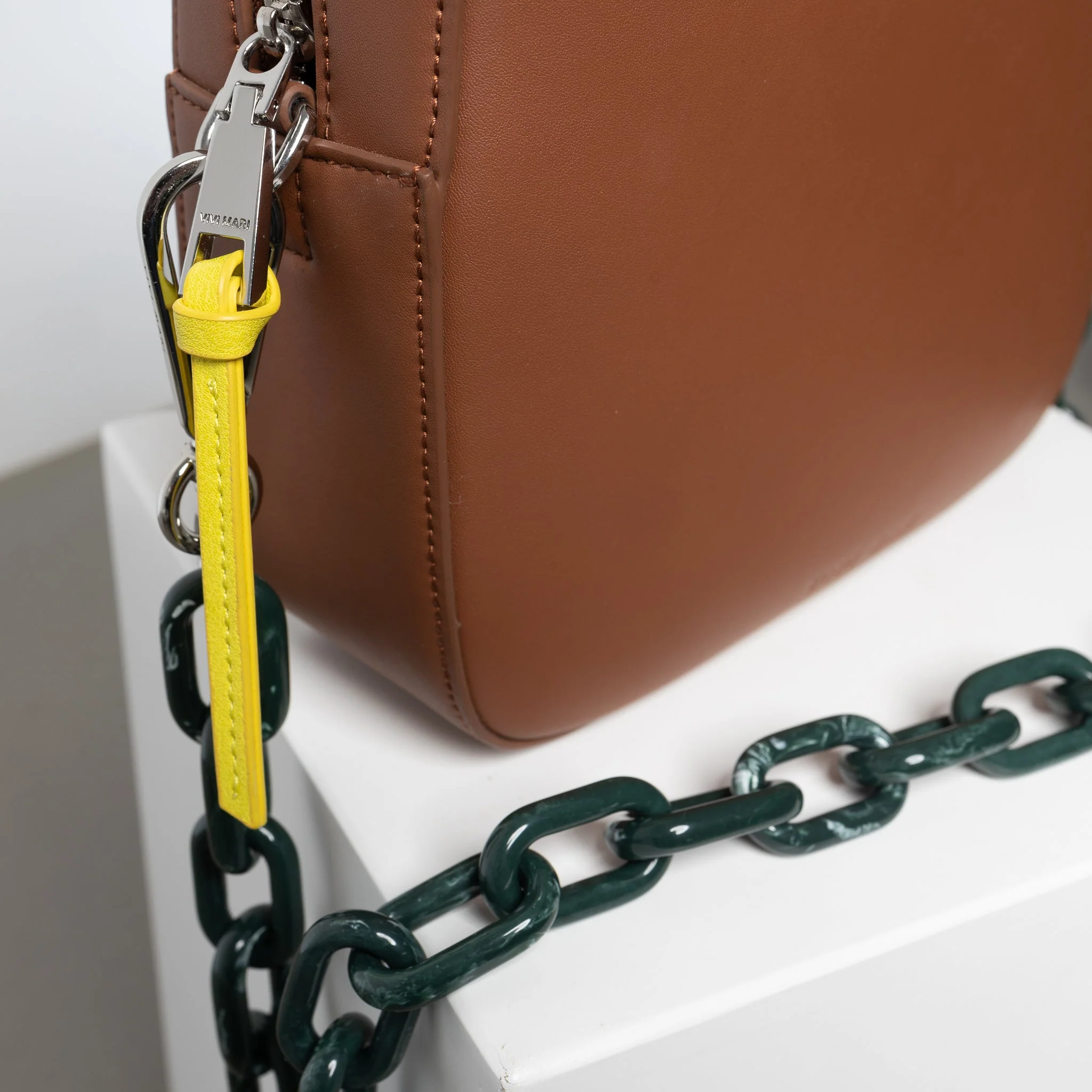 strap acrylic chain forest green - long - Image 7