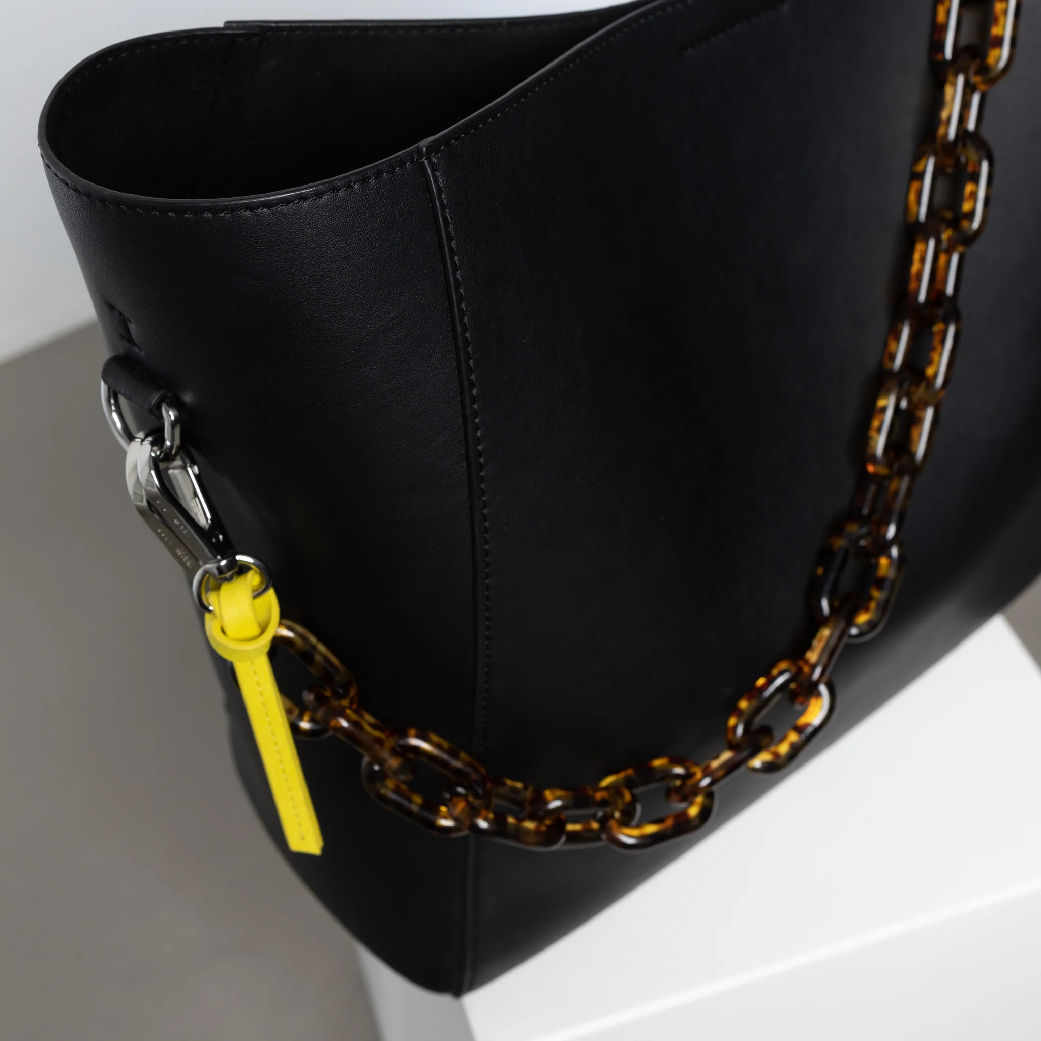strap acrylic chain leo - short - Image 11