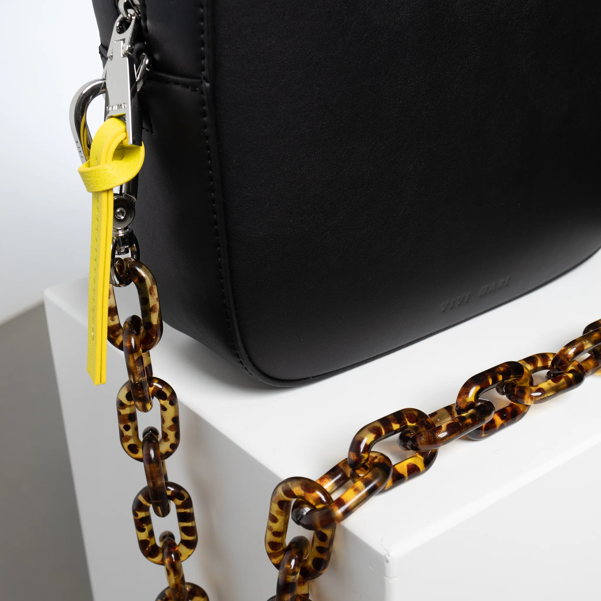 strap acrylic chain leo - short - Image 13