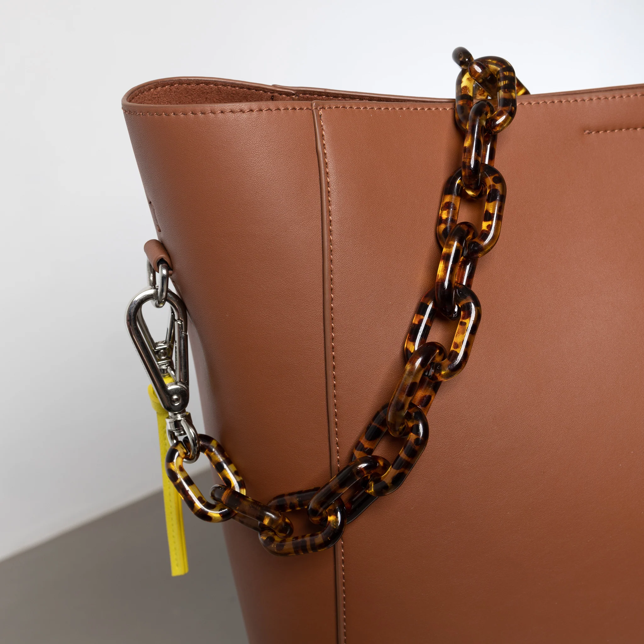 strap acrylic chain leo - short - Image 4