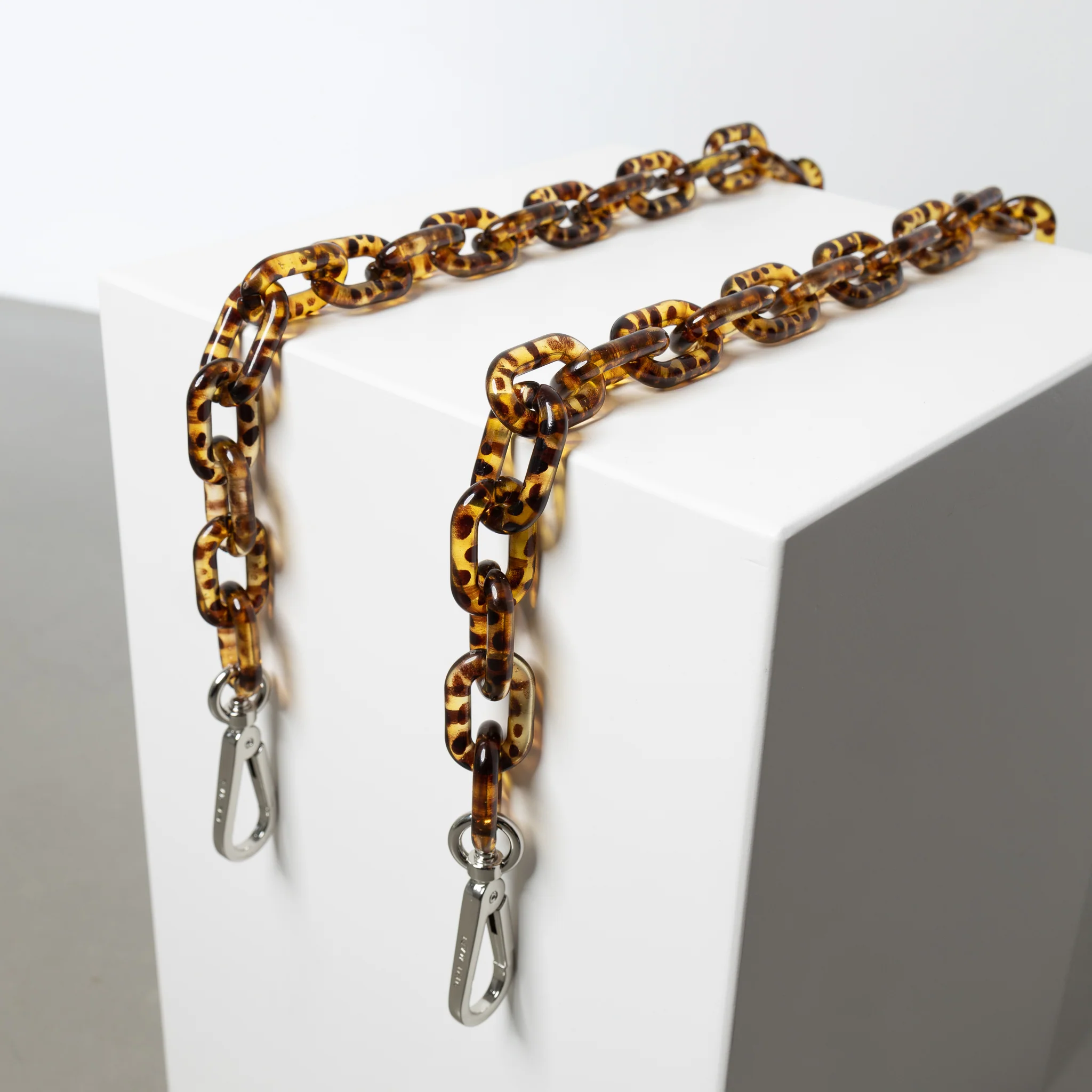 strap acrylic chain leo - short - Image 8