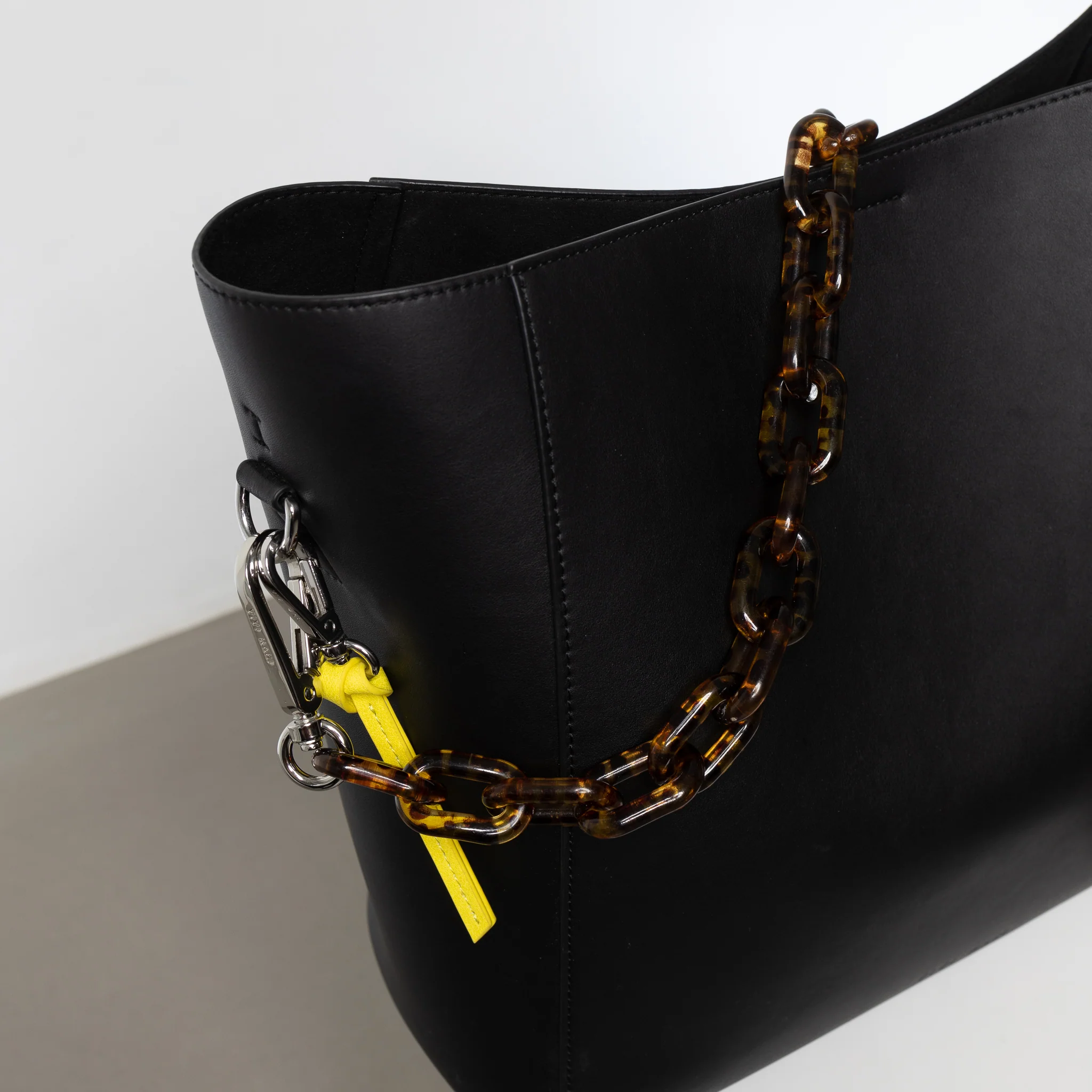 strap acrylic chain leo - short - Image 9