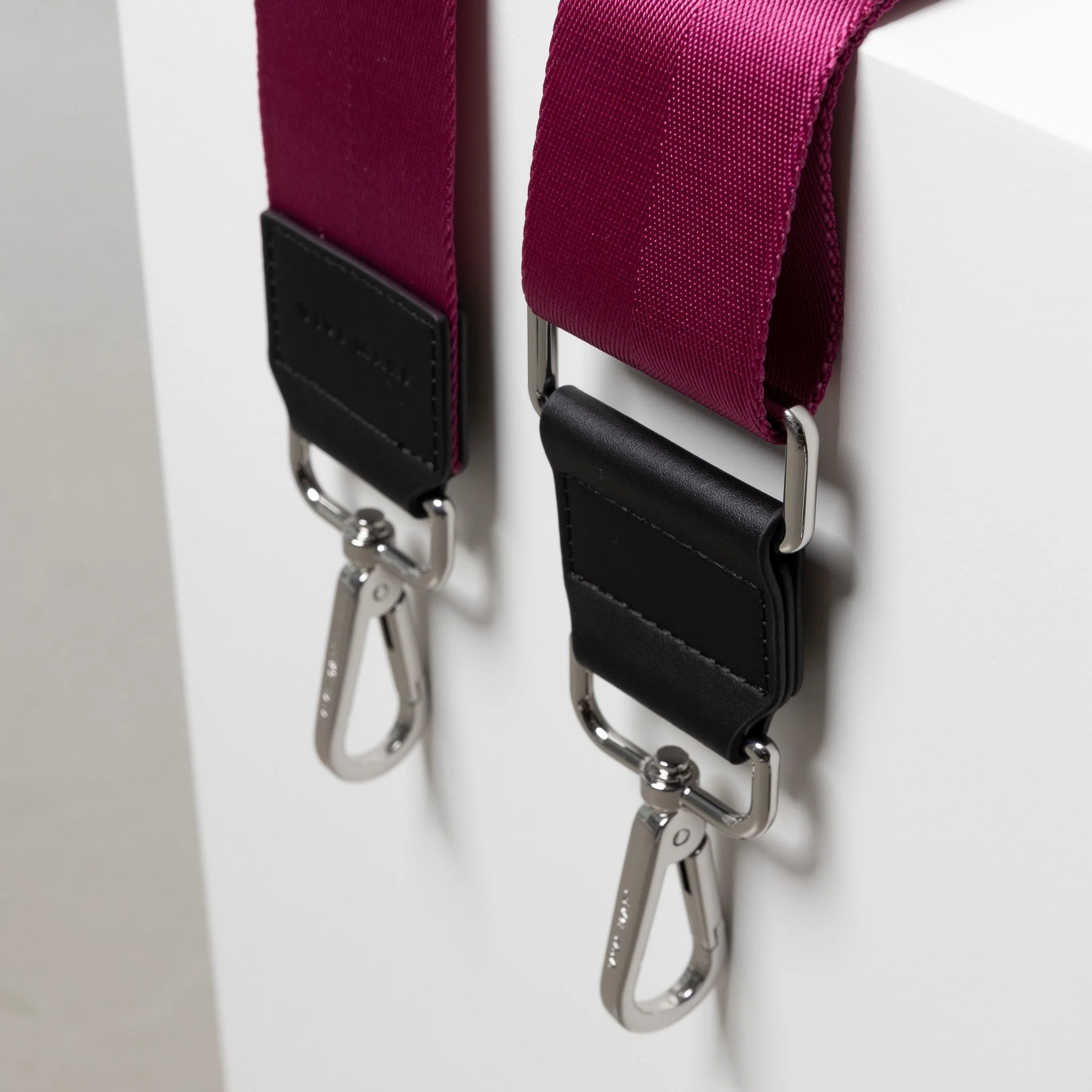 strap deep magenta - black - Image 9