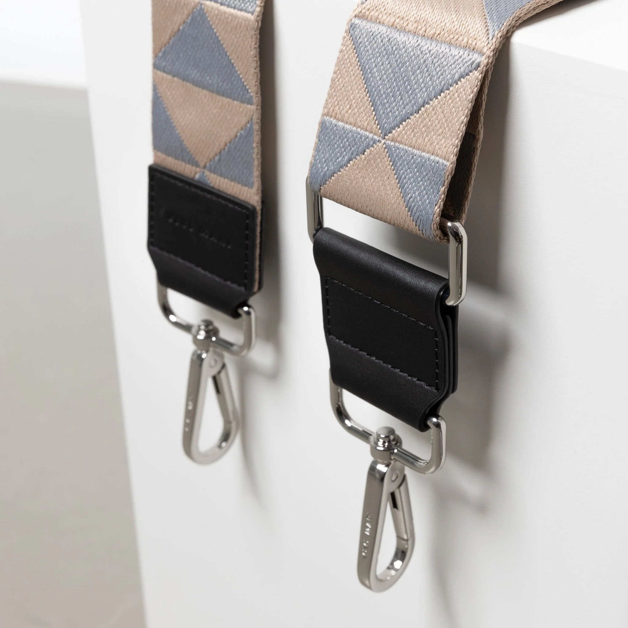 strap triangles grey/beige - black - Image 10