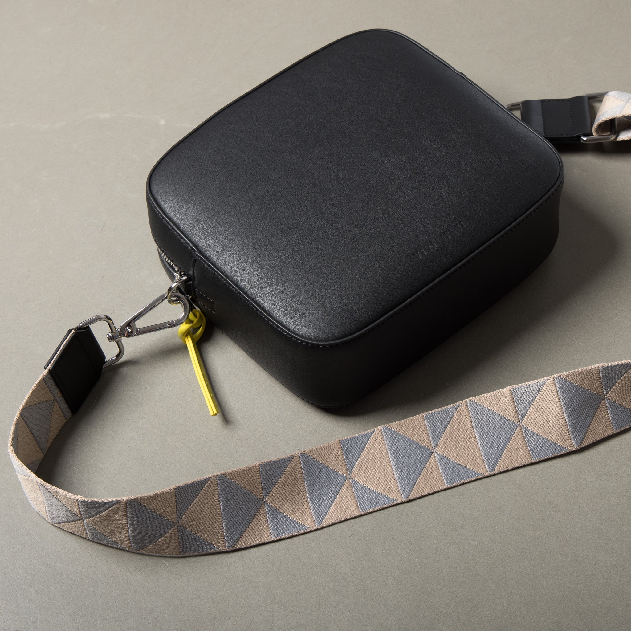 strap triangles grey/beige - black - Image 8