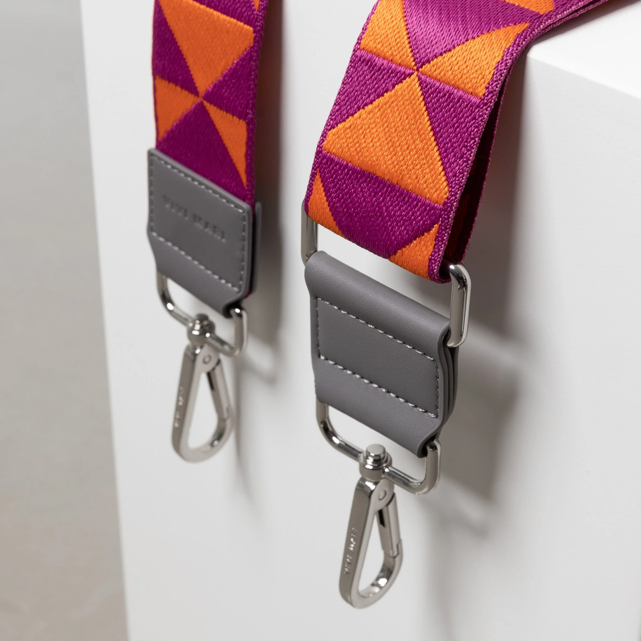 strap triangles magenta/orange - taupe - Image 10