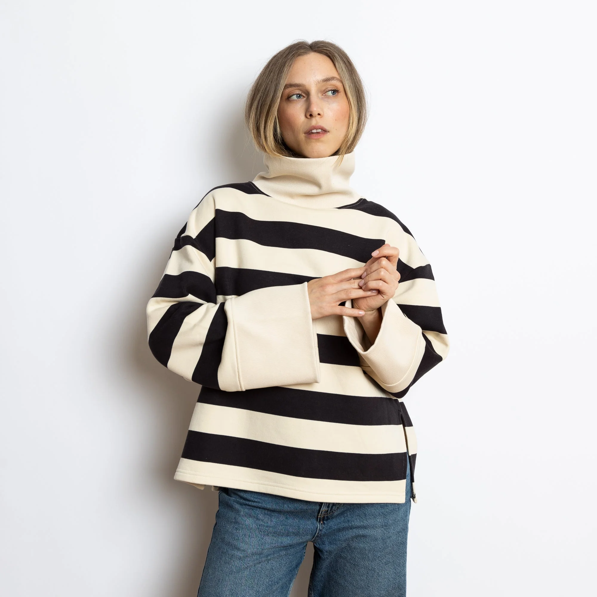 Sweatshirt turtle neck - bold stripes black/sand - Image 3