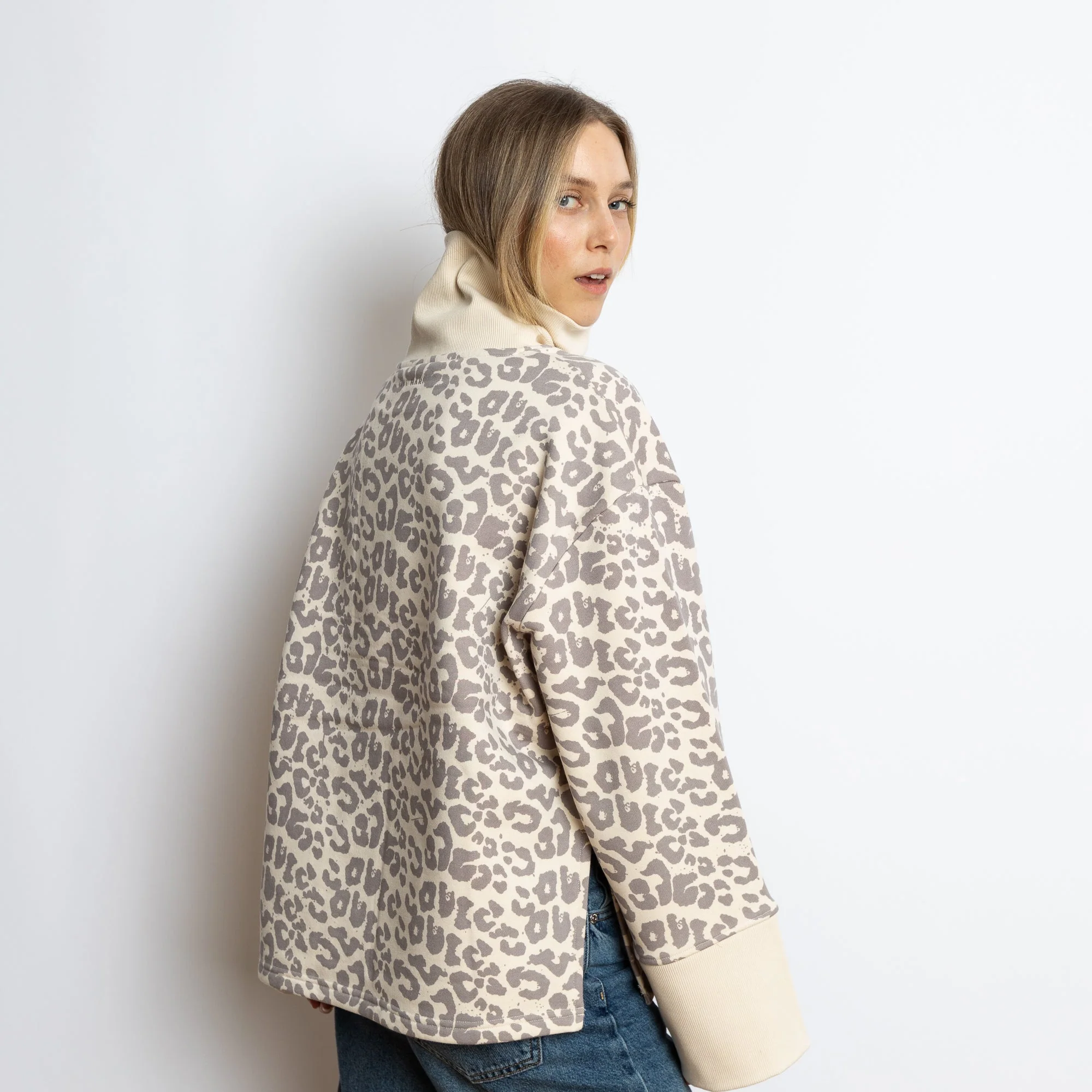 Sweatshirt turtle neck - leo splashes grey/sand - Image 3