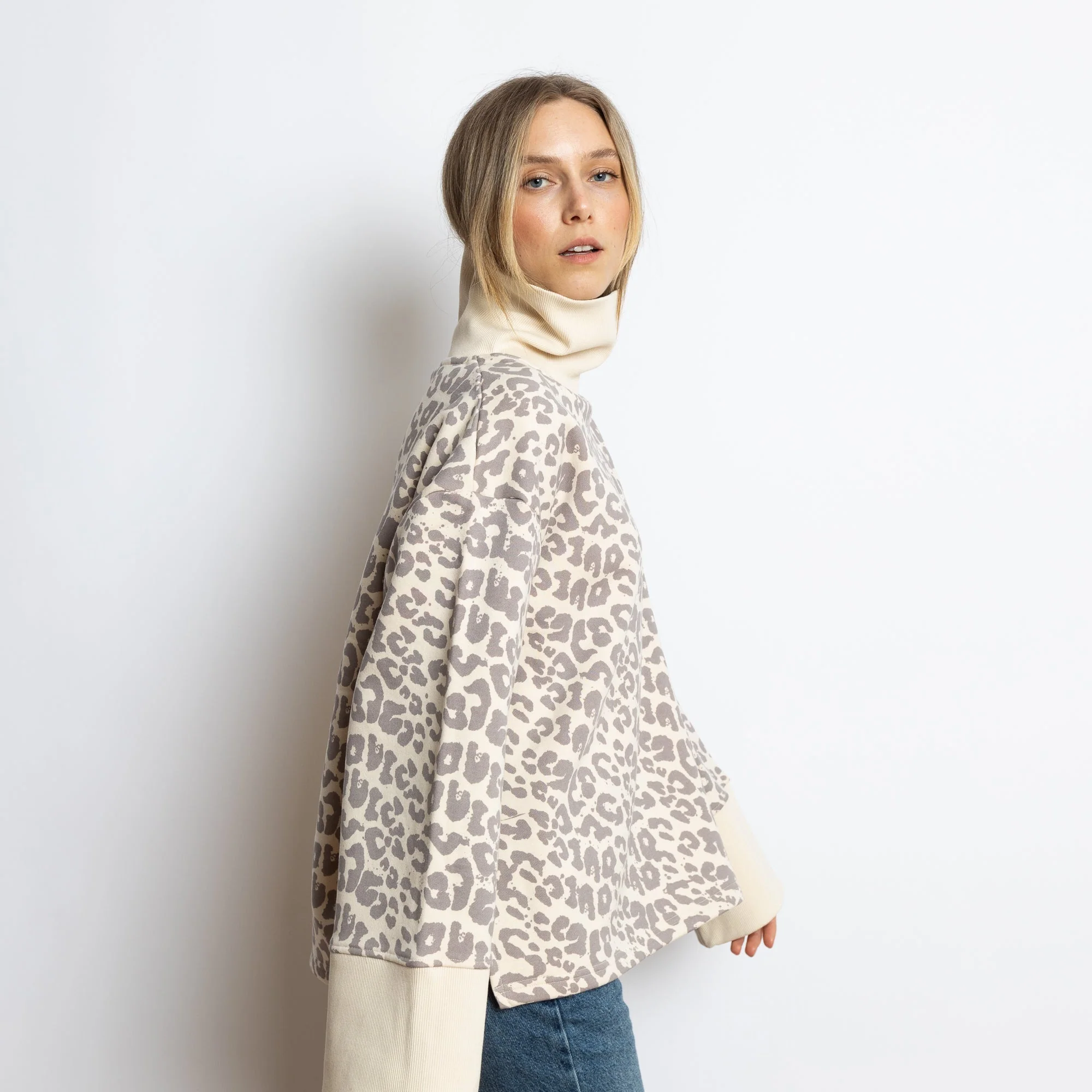 Sweatshirt turtle neck - leo splashes grey/sand - Image 7