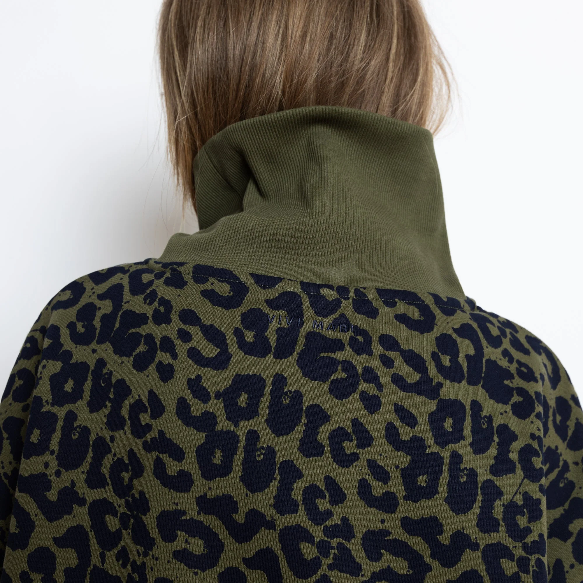 Sweatshirt turtle neck - leo splashes navy/olive - Image 10