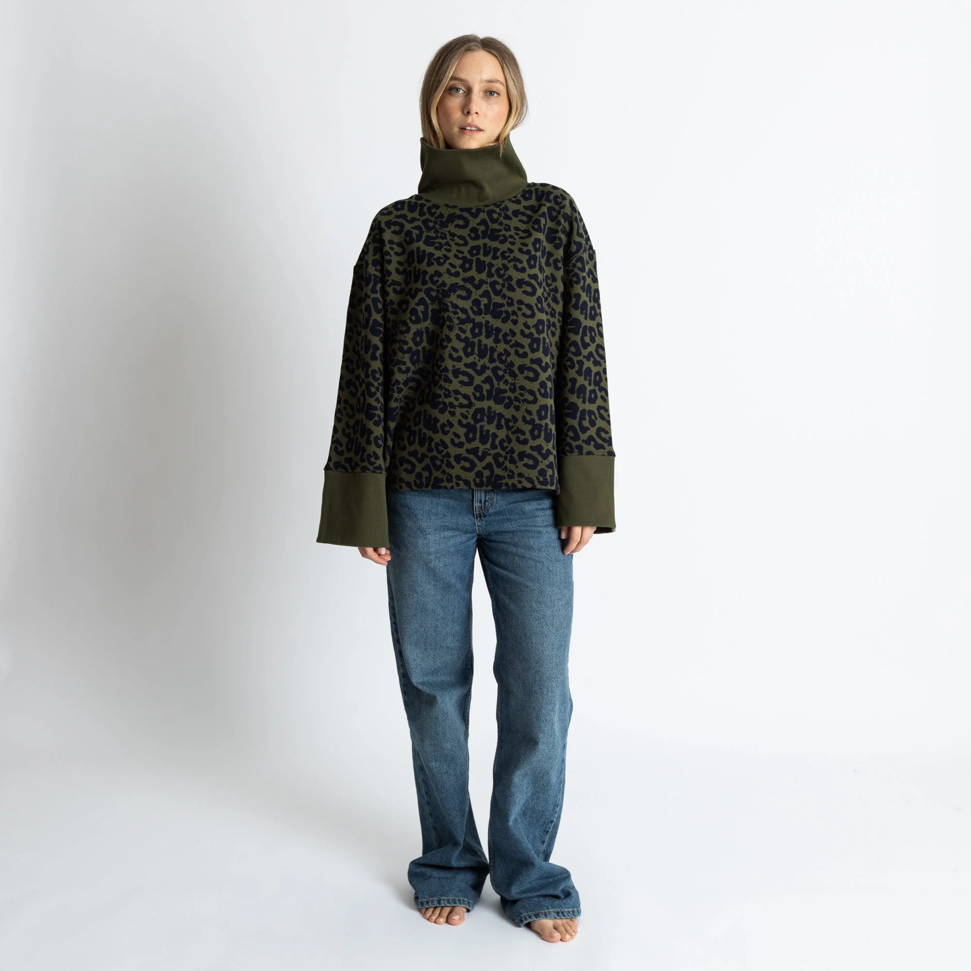 Sweatshirt turtle neck - leo splashes navy/olive - Image 3