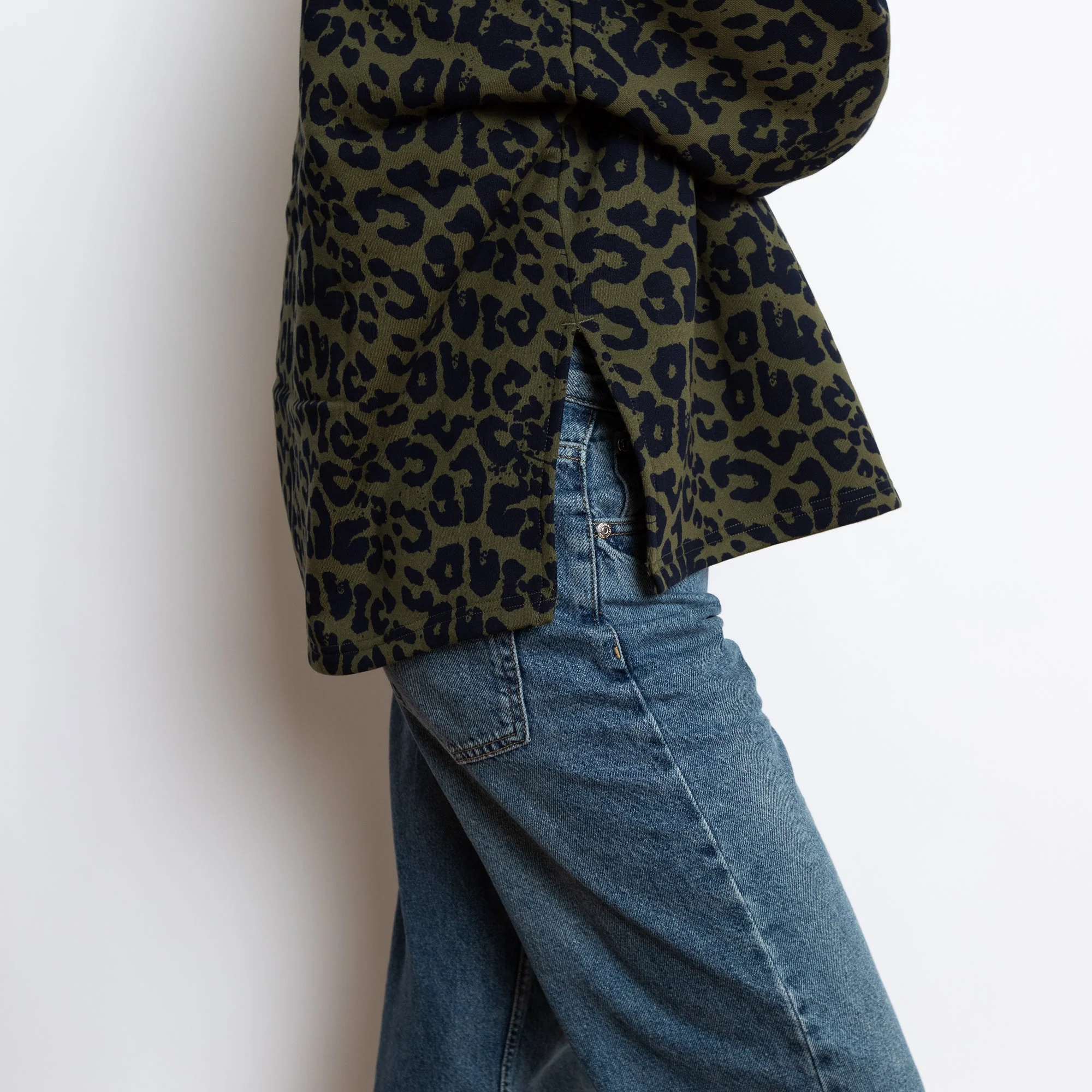 Sweatshirt turtle neck - leo splashes navy/olive - Image 6