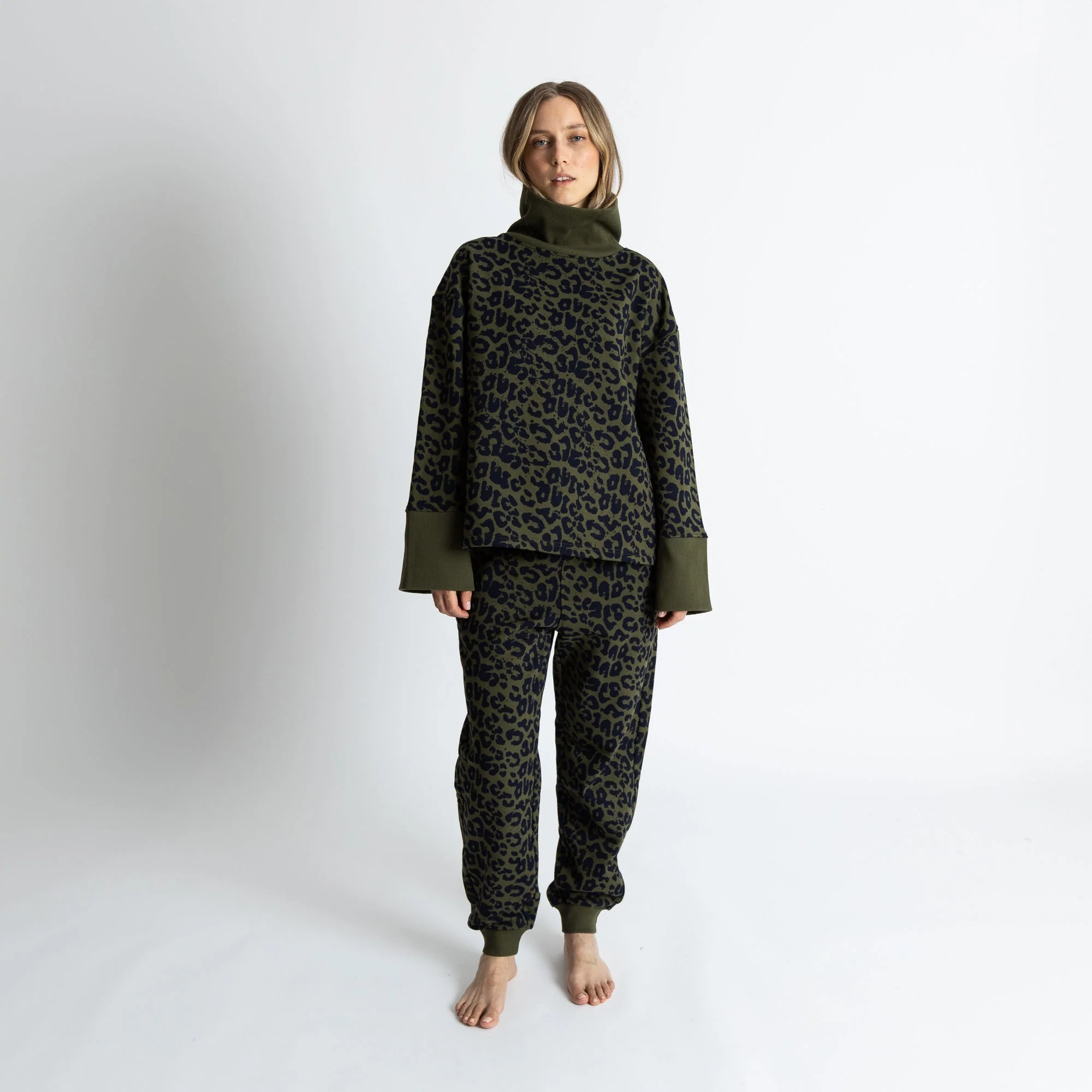 Sweatshirt turtle neck - leo splashes navy/olive - Image 8