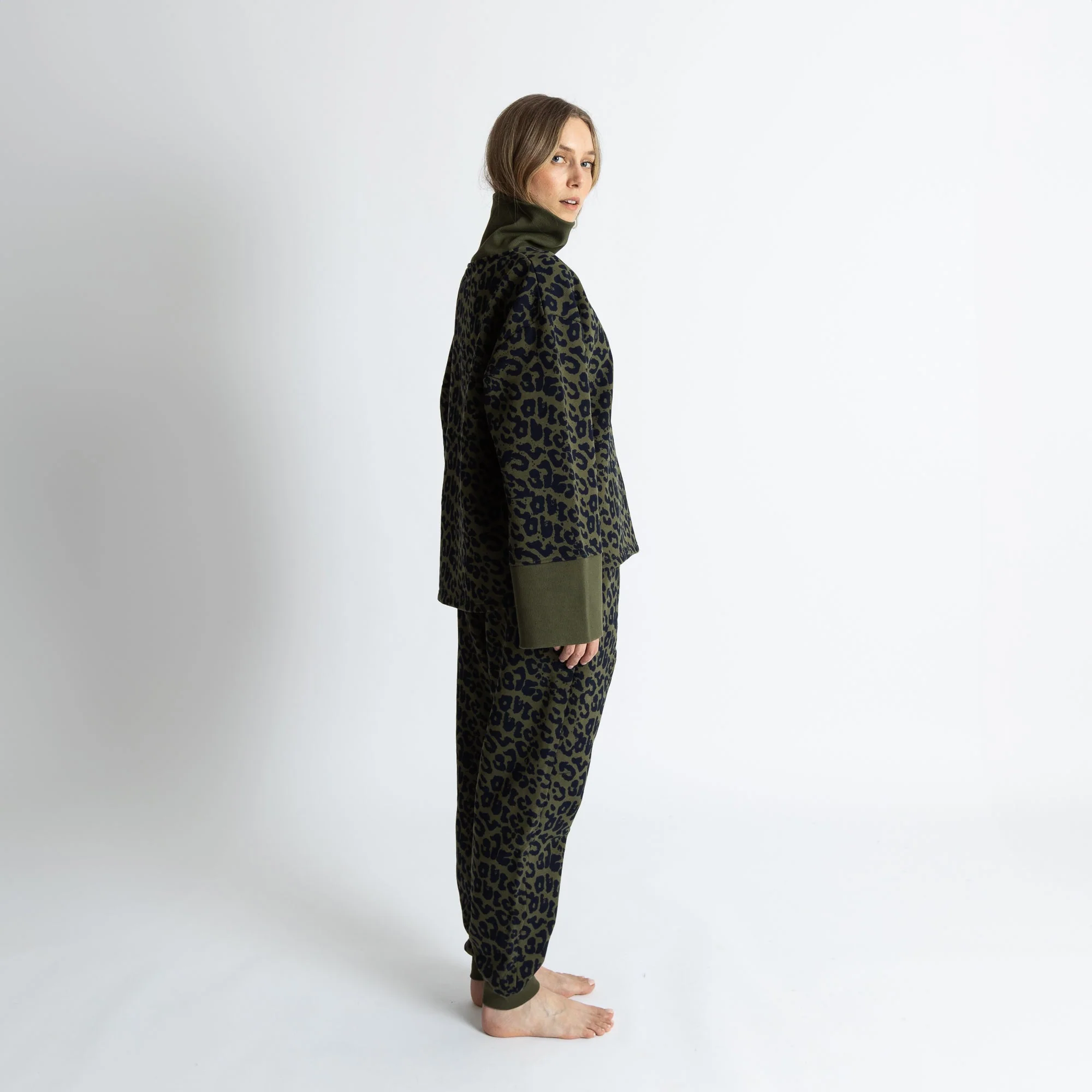 Sweatshirt turtle neck - leo splashes navy/olive - Image 9