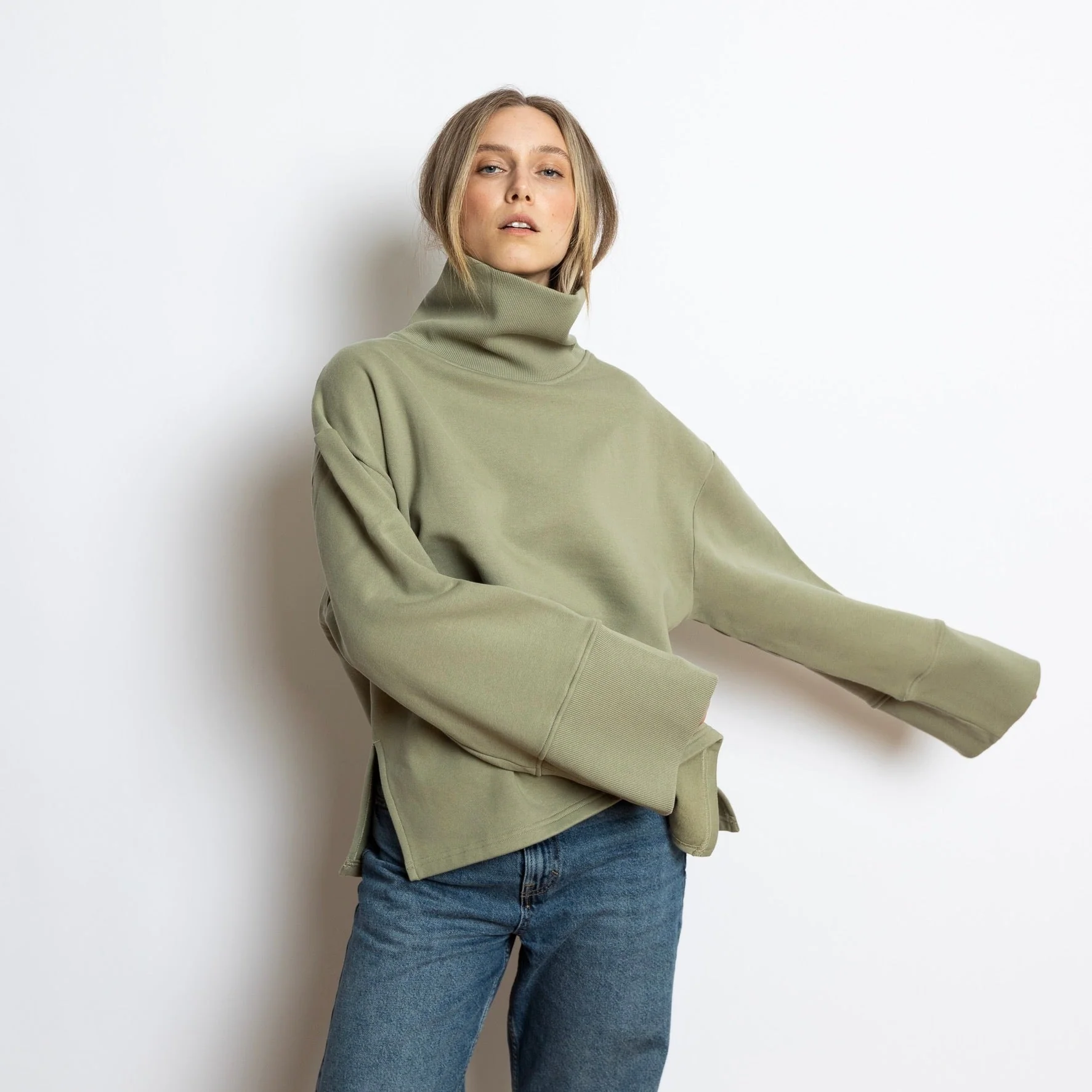 Sweatshirt turtle neck - solid pale olive - Image 5