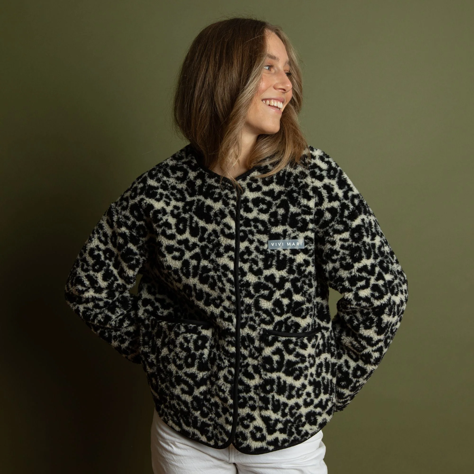 Teddy Fleece Jacket - leo splashes black/sand - Image 6
