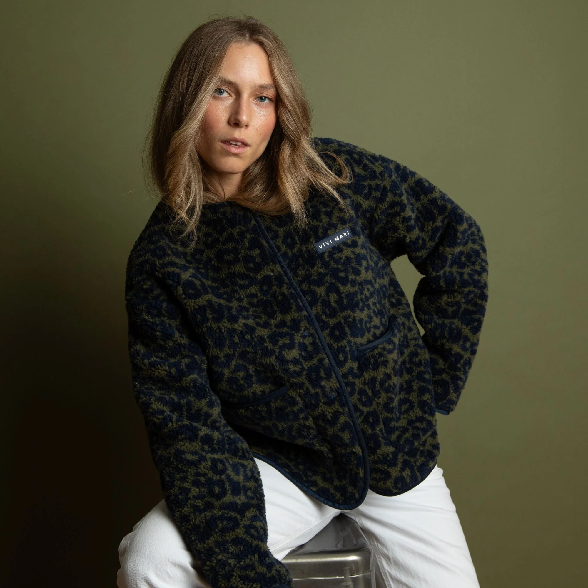 Teddy Fleece Jacket - leo splashes navy/olive - Image 4