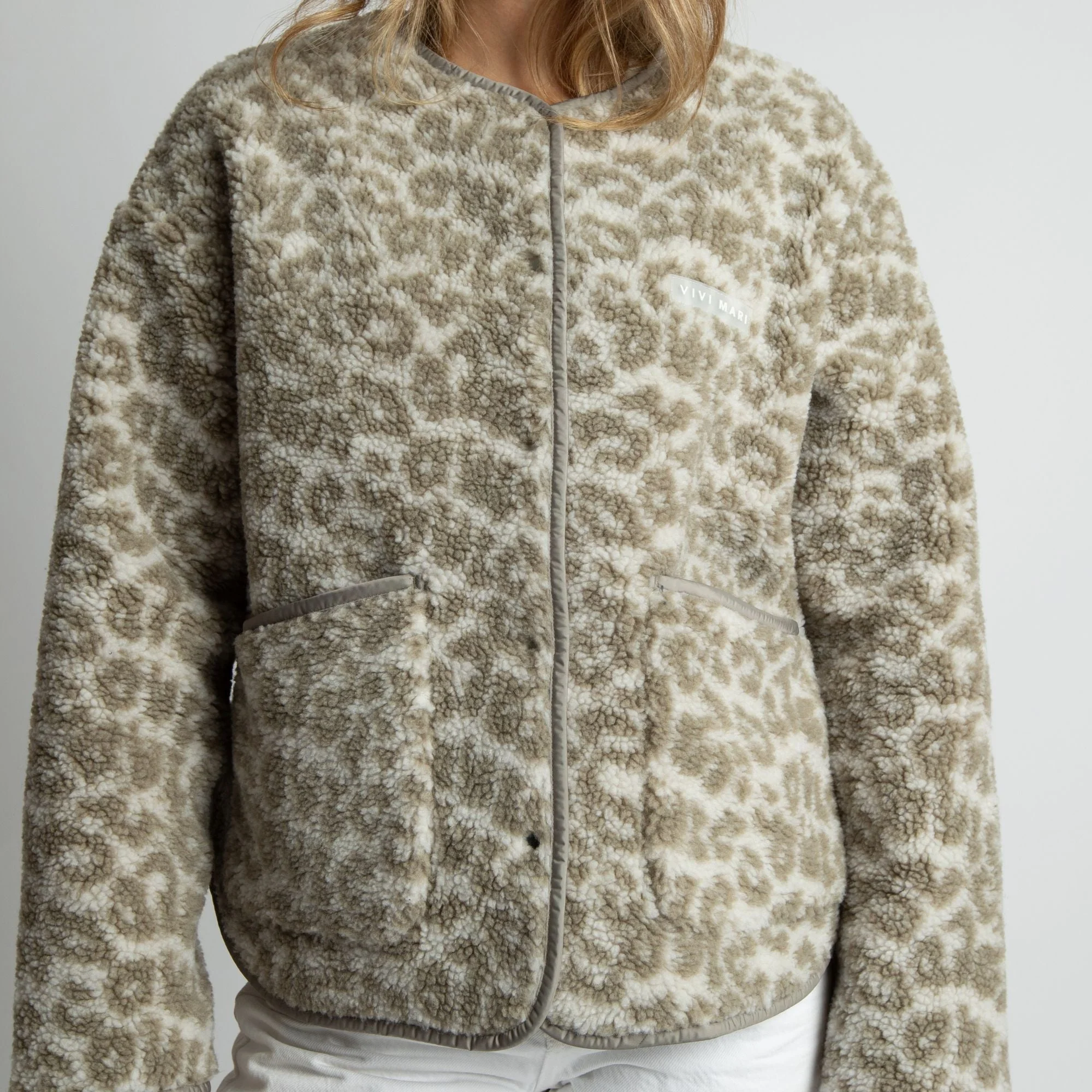 Teddy Fleece Jacket - leo splashes stone/sand - Image 3