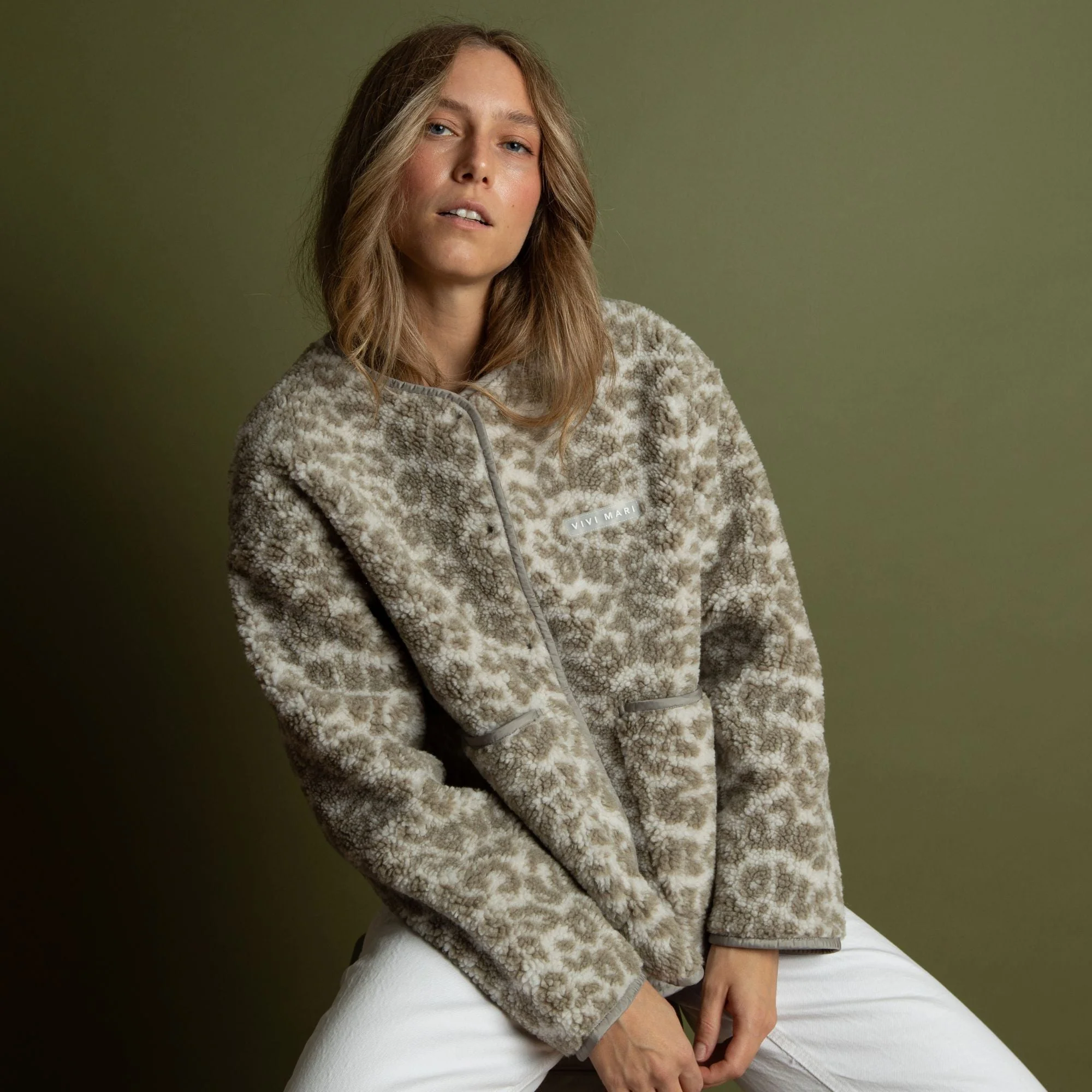 Teddy Fleece Jacket - leo splashes stone/sand - Image 4
