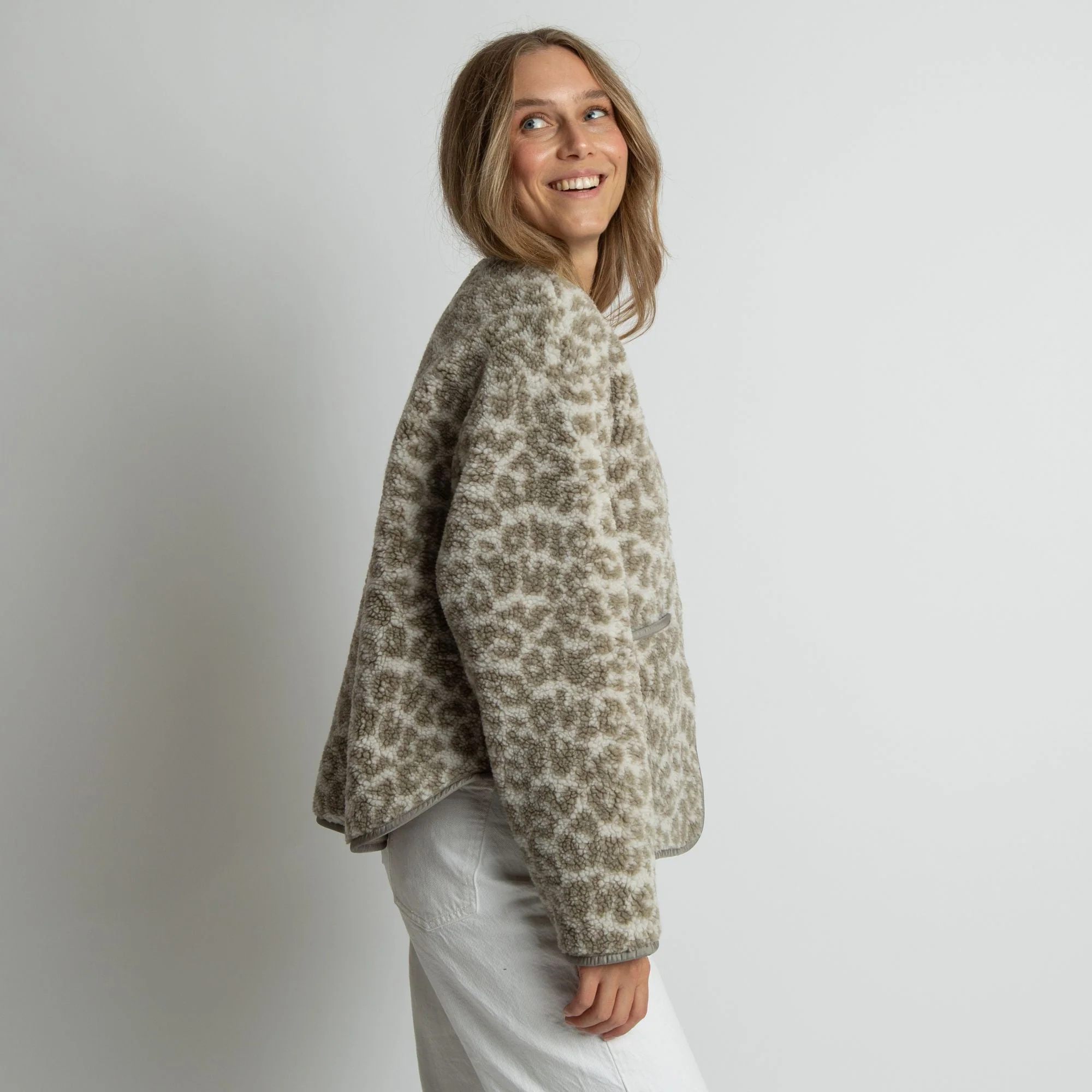 Teddy Fleece Jacket - leo splashes stone/sand - Image 5