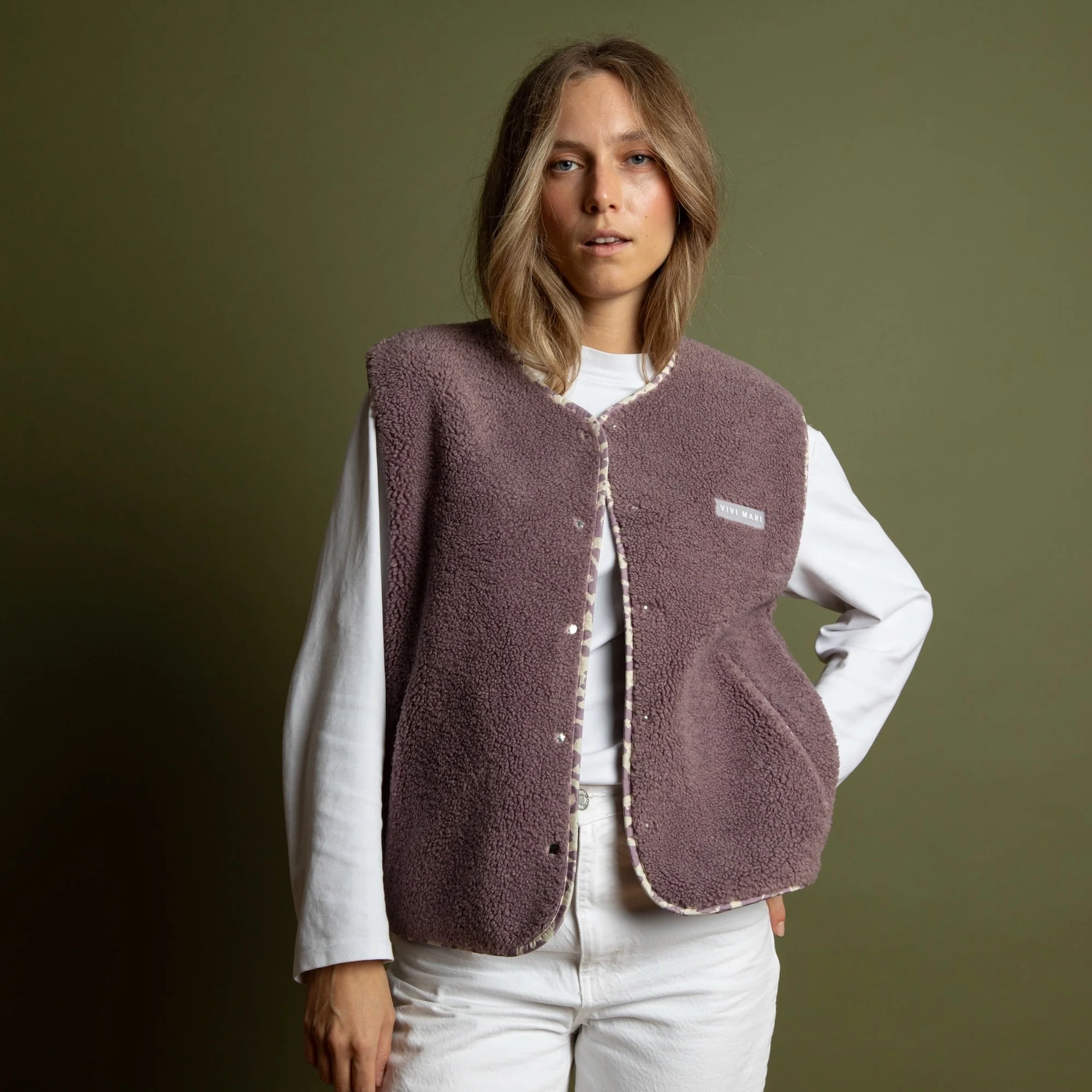 Teddy Fleece Vest - ash plum - Image 4