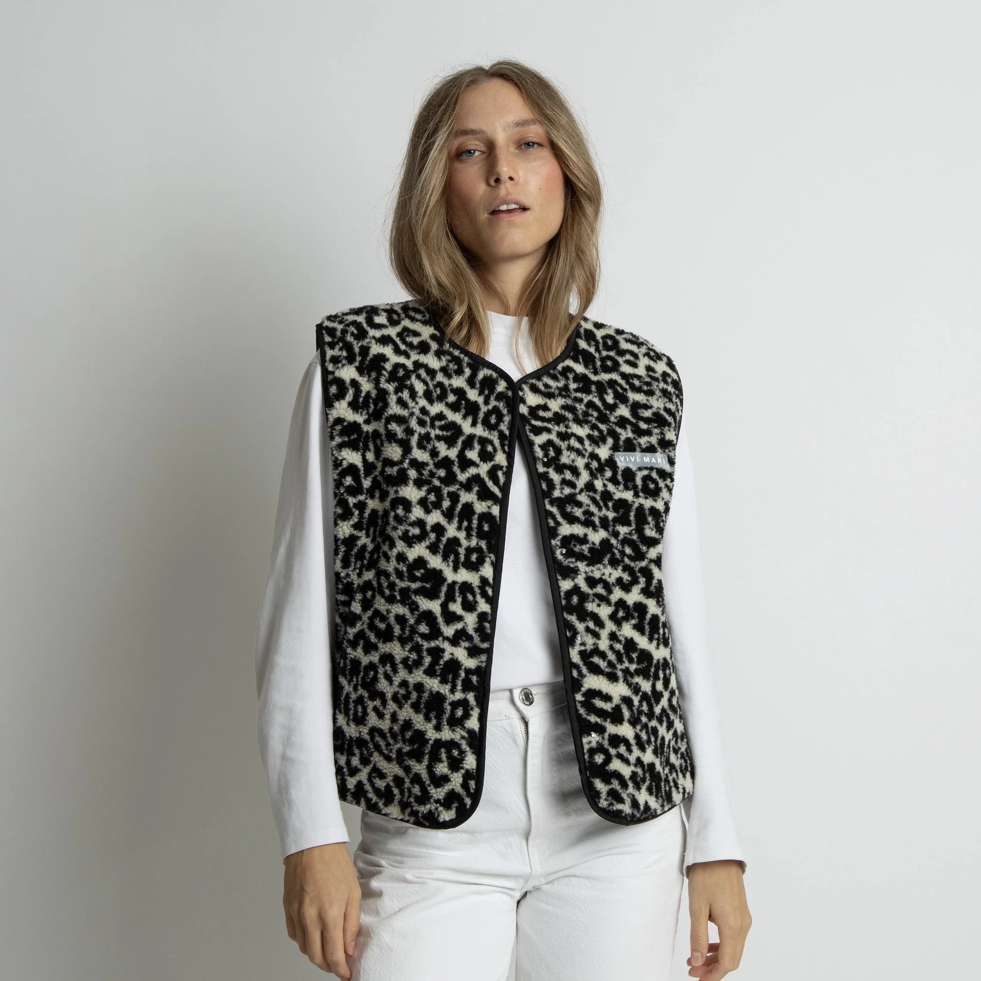 Teddy Fleece Vest - leo splashes black/sand - Image 2