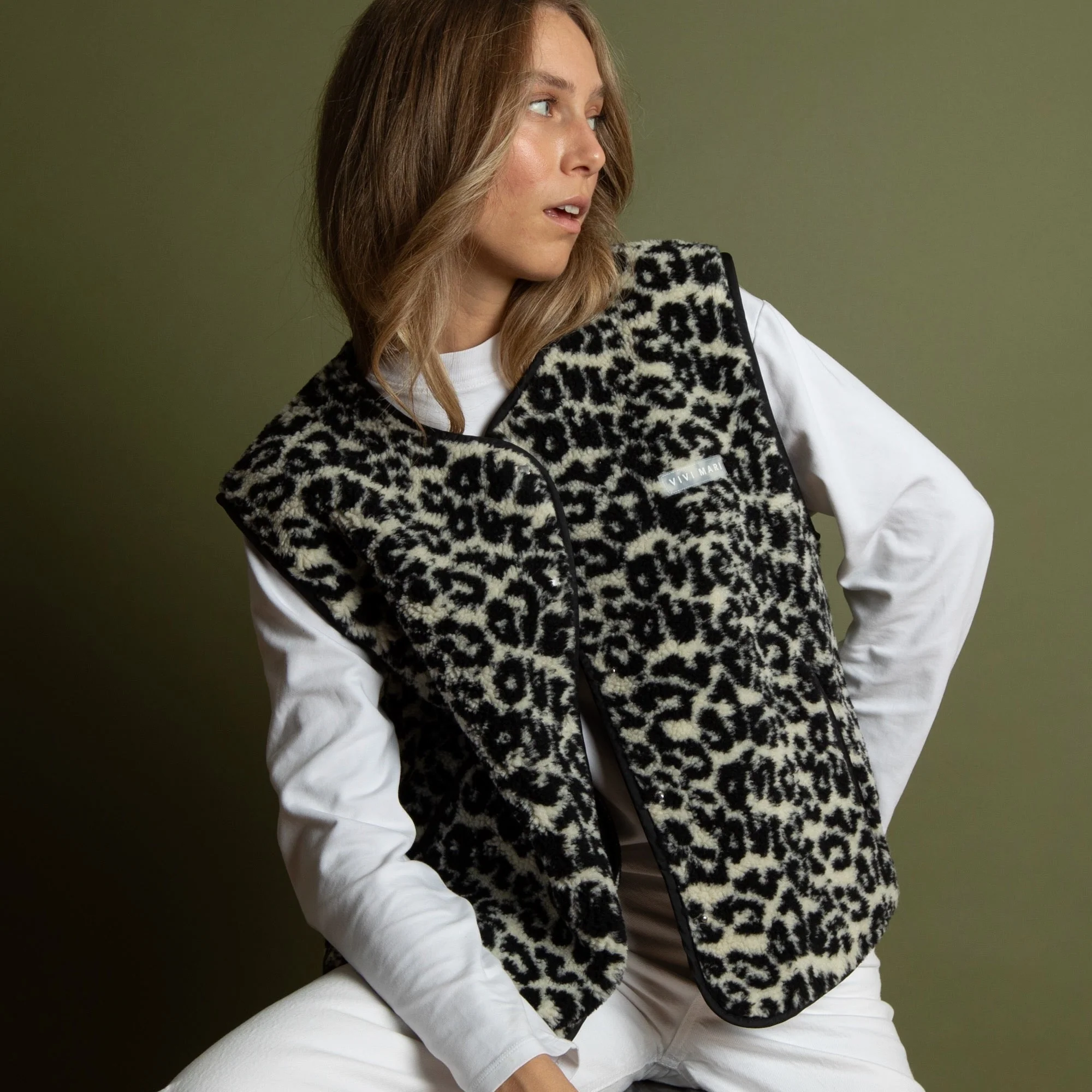 Teddy Fleece Vest - leo splashes black/sand - Image 7
