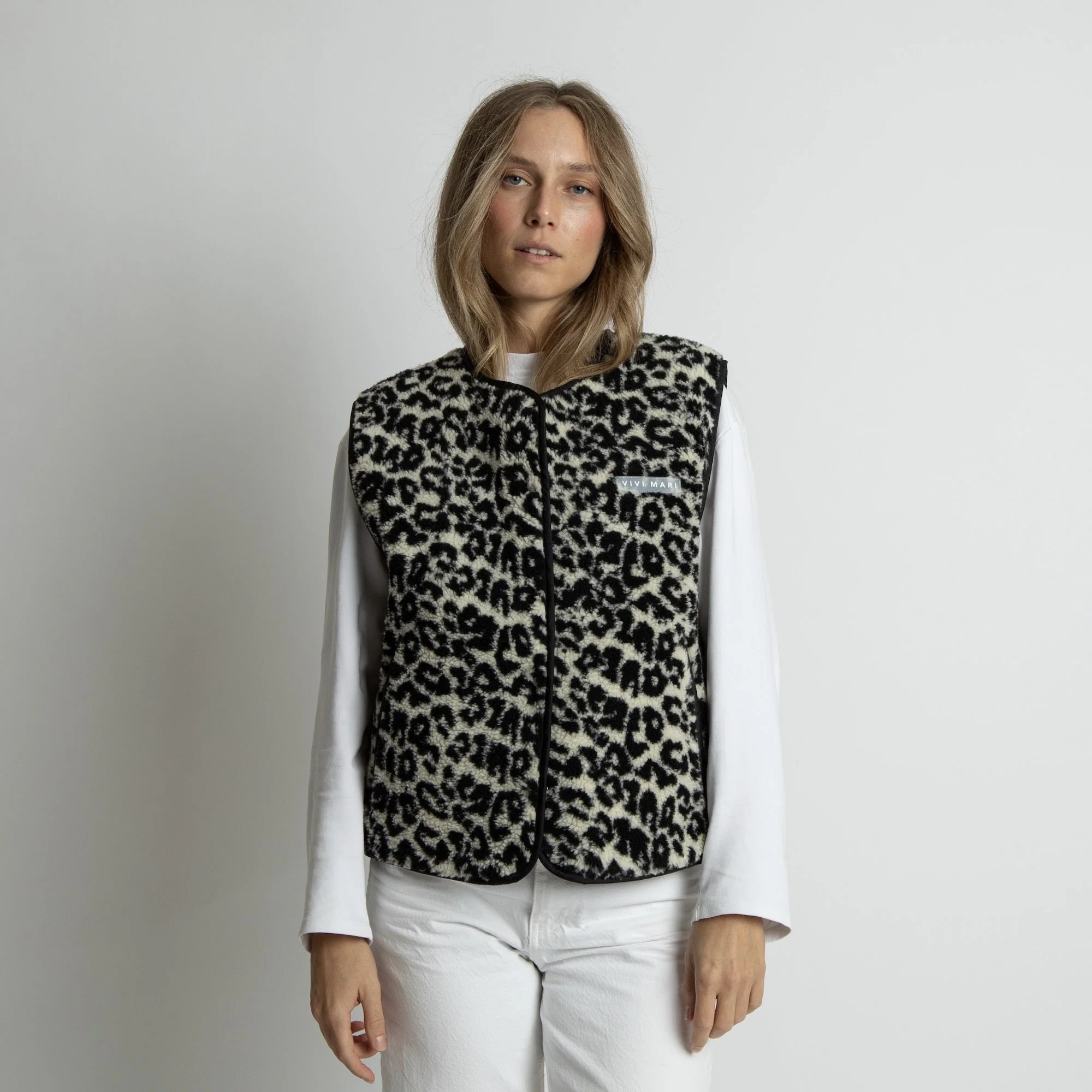 Teddy Fleece Vest - leo splashes black/sand - Image 8